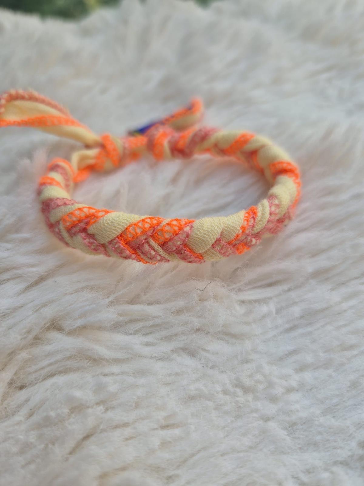 PULSERA ENTRELAZADA