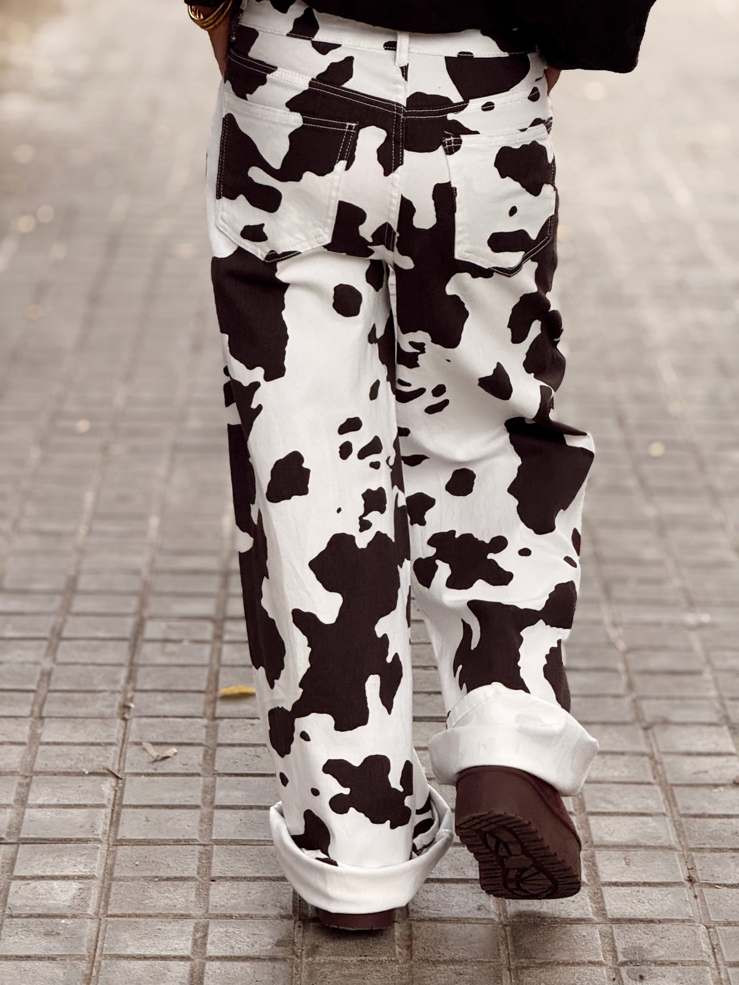 JEANS ESTAMPADO VACA MARRON