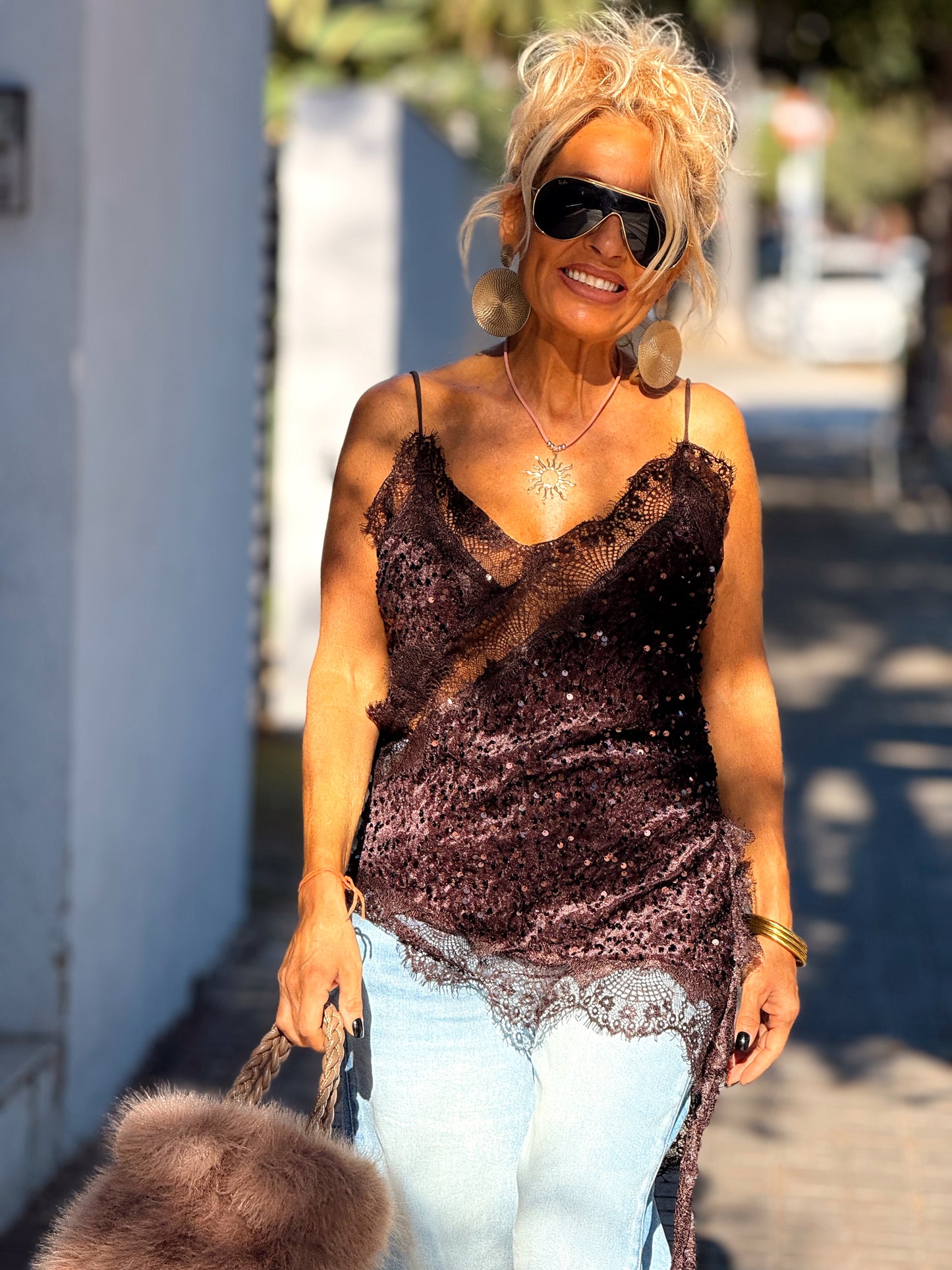 TOP LENTEJUELAS ASIMÉTRICA MARRÓN