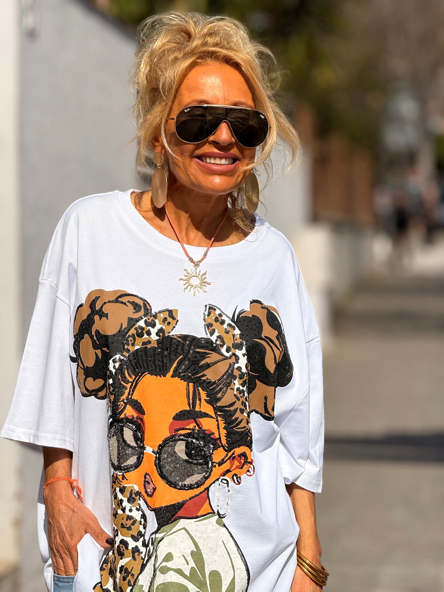 CAMISETA CON MUÑECA MULTICOLOR