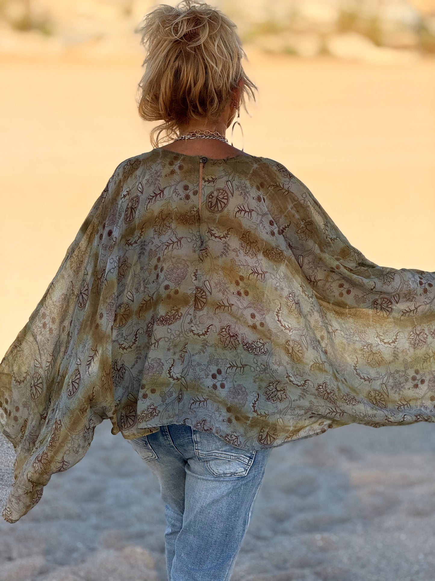 BLUSA-CAPA ESTAMPADO CREPE DE SEDA INDY MULTICOLOR