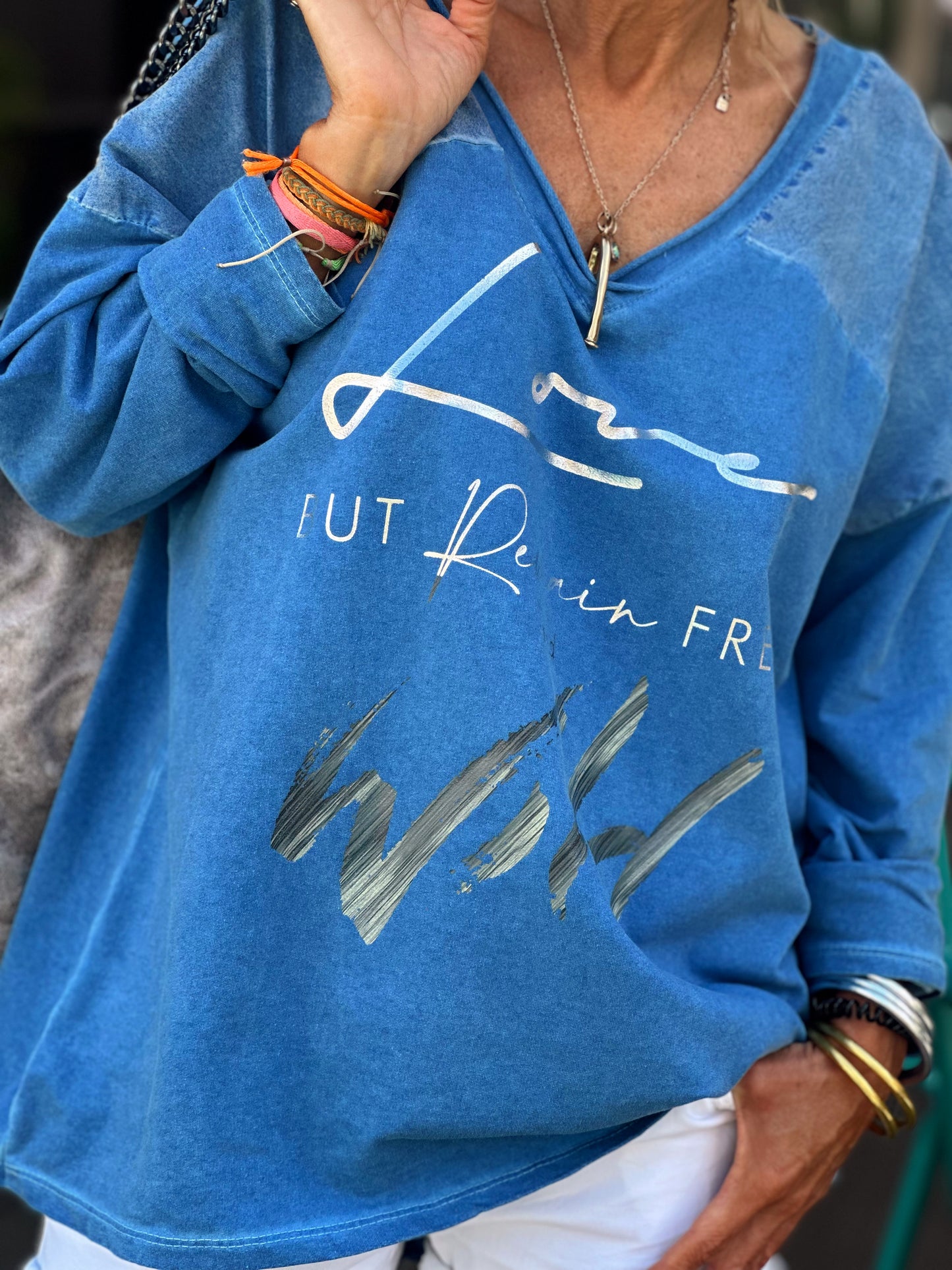 SUDADERA LOVE WILD AZUL