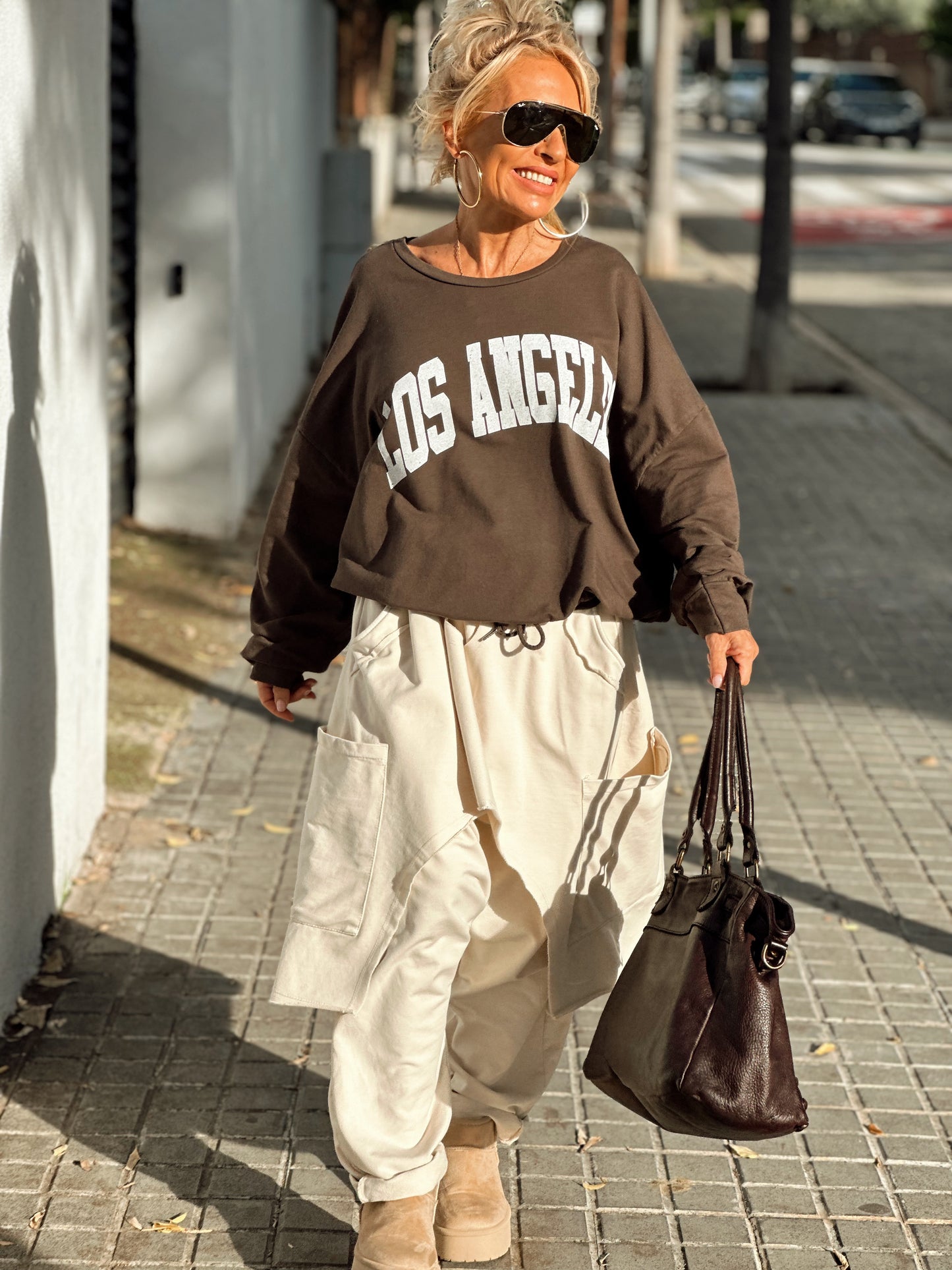 SUDADERA OVERSIZE CON CORDÓN LOS ANGELES MARRÓN