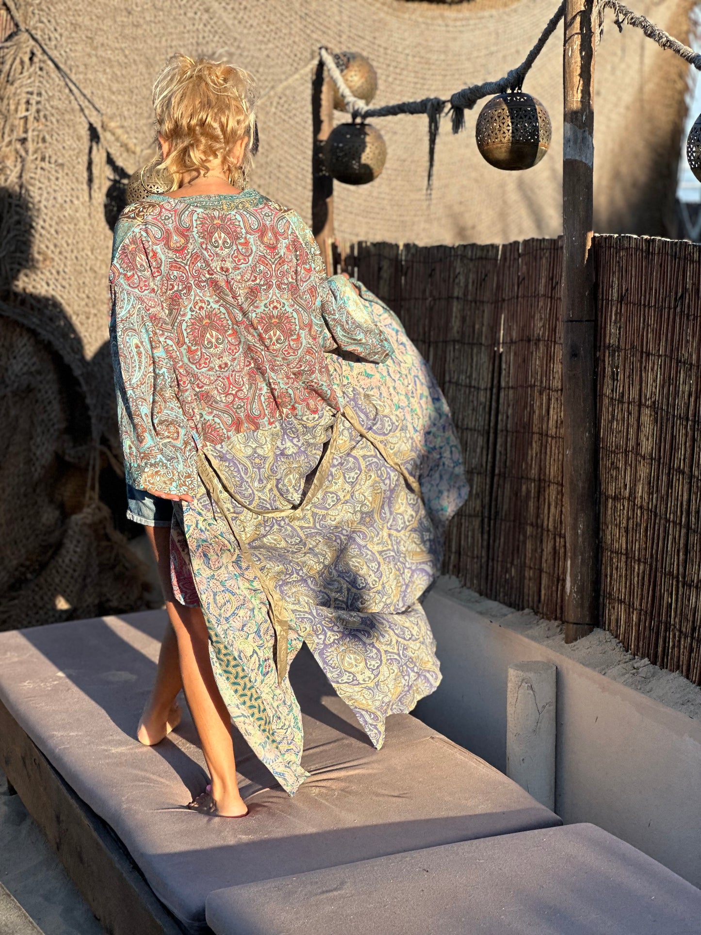 KIMONO OVERSIZE ESTAMPADO MANGA LARGA MULTICOLOR