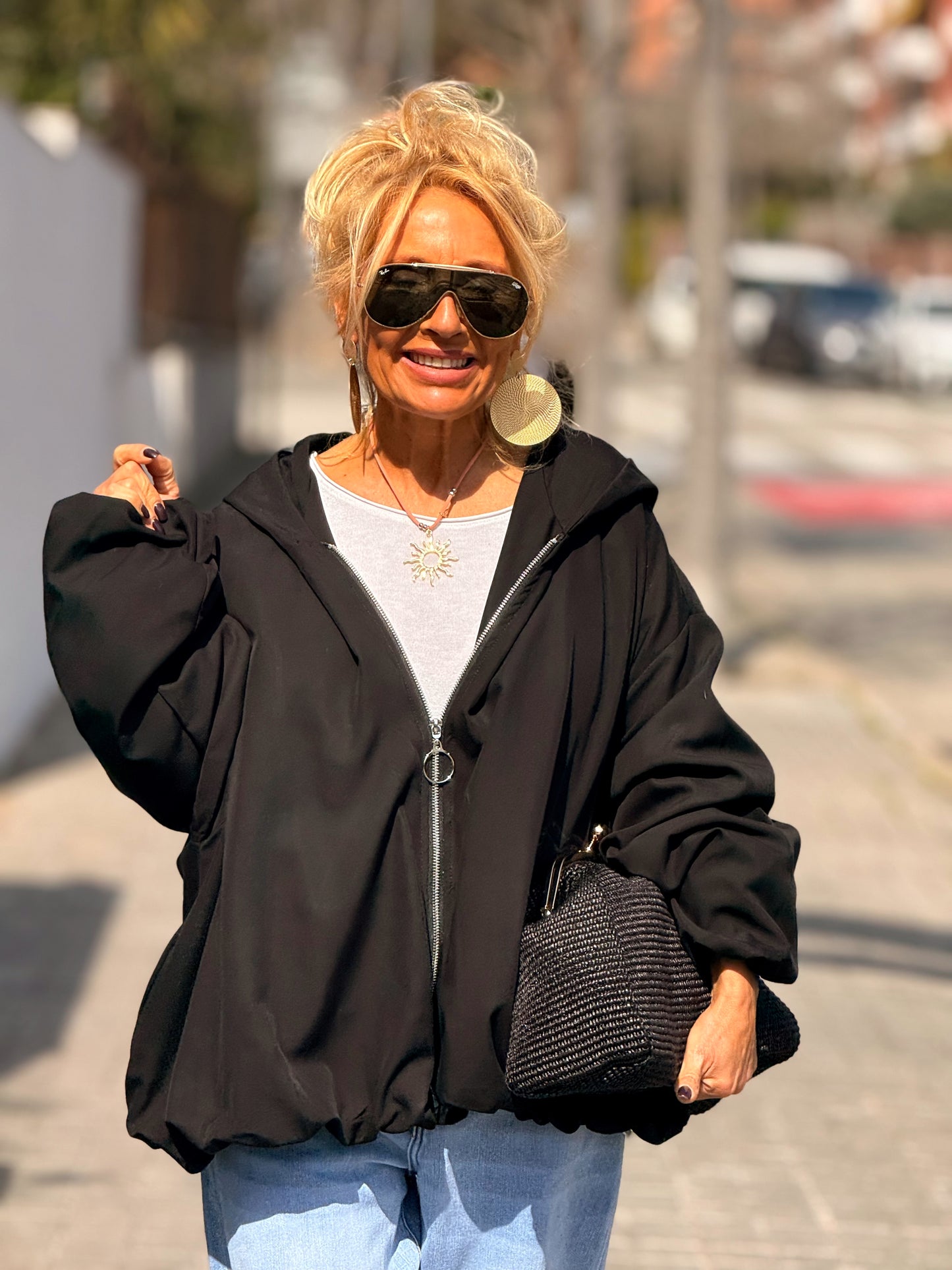 TRENCH OVERSIZE CON CAPUCHA MULTICOLOR