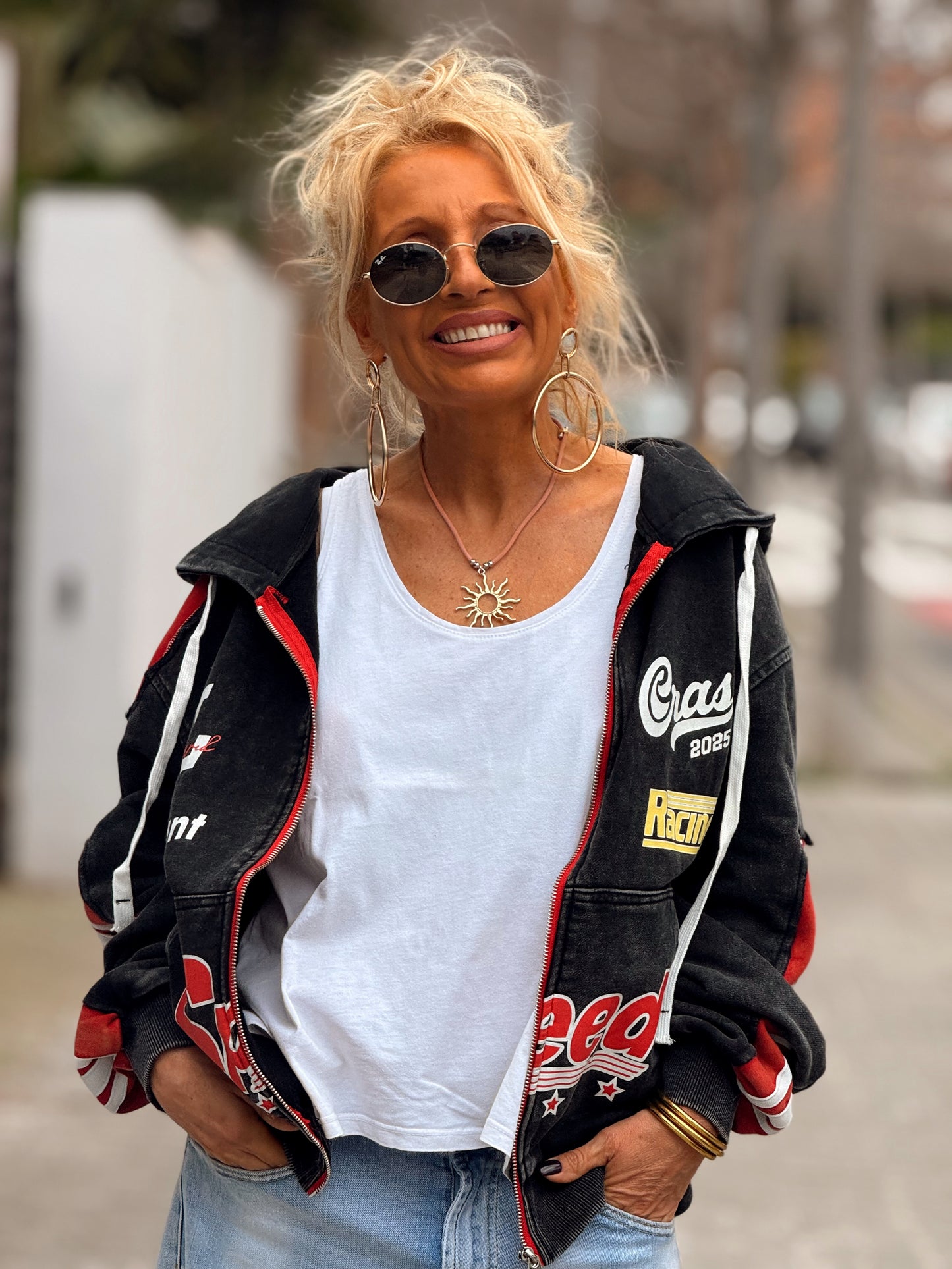 CHAQUETA CON CAPUCHA 78’ GRIS