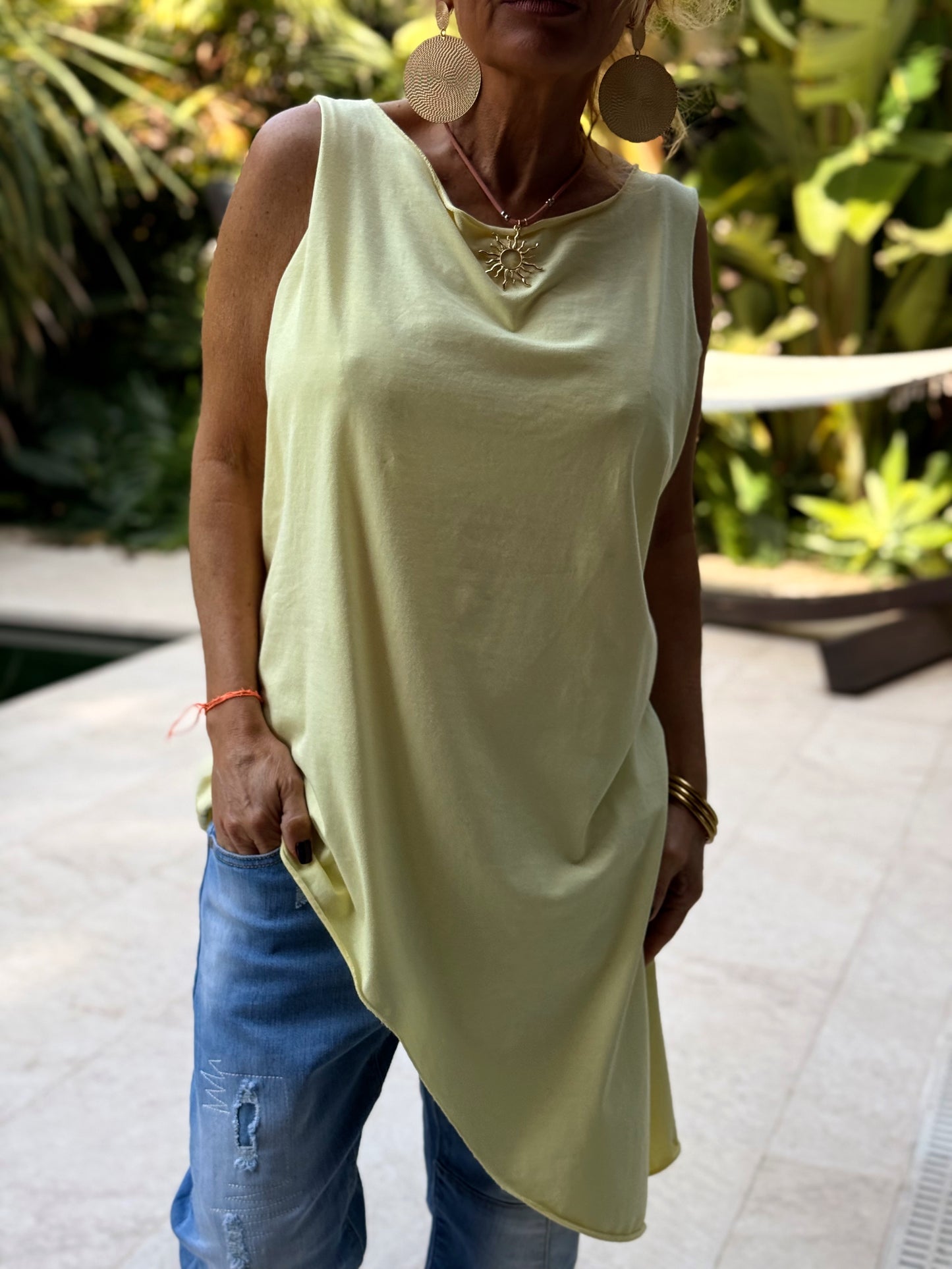 TOP ASIMÉTRICO MULTICOLOR