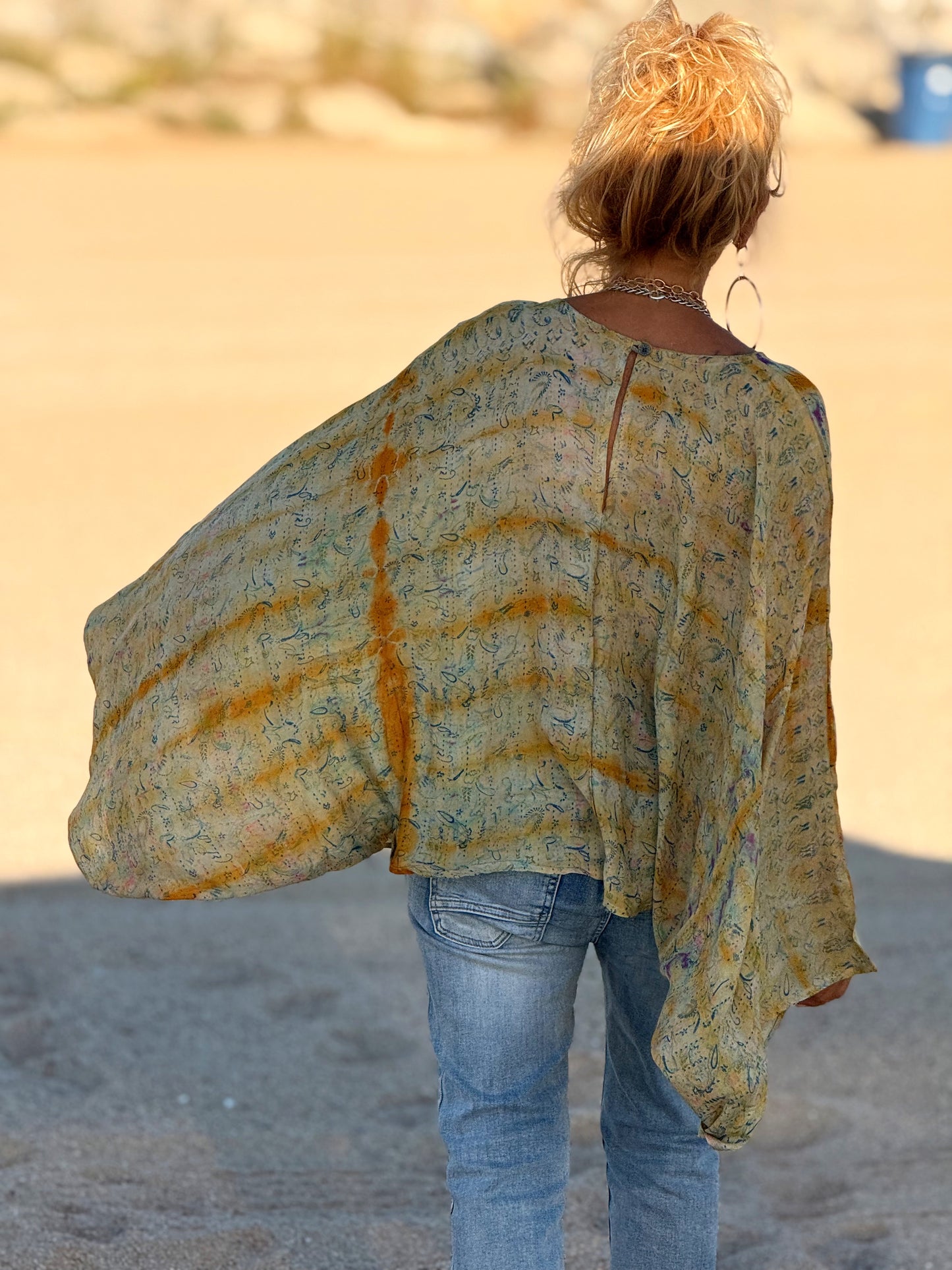 BLUSA-CAPA ESTAMPADO CREPE DE SEDA INDY MULTICOLOR