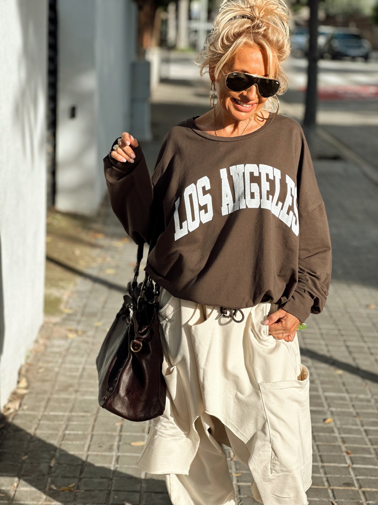 SUDADERA OVERSIZE CON CORDÓN LOS ANGELES MARRÓN