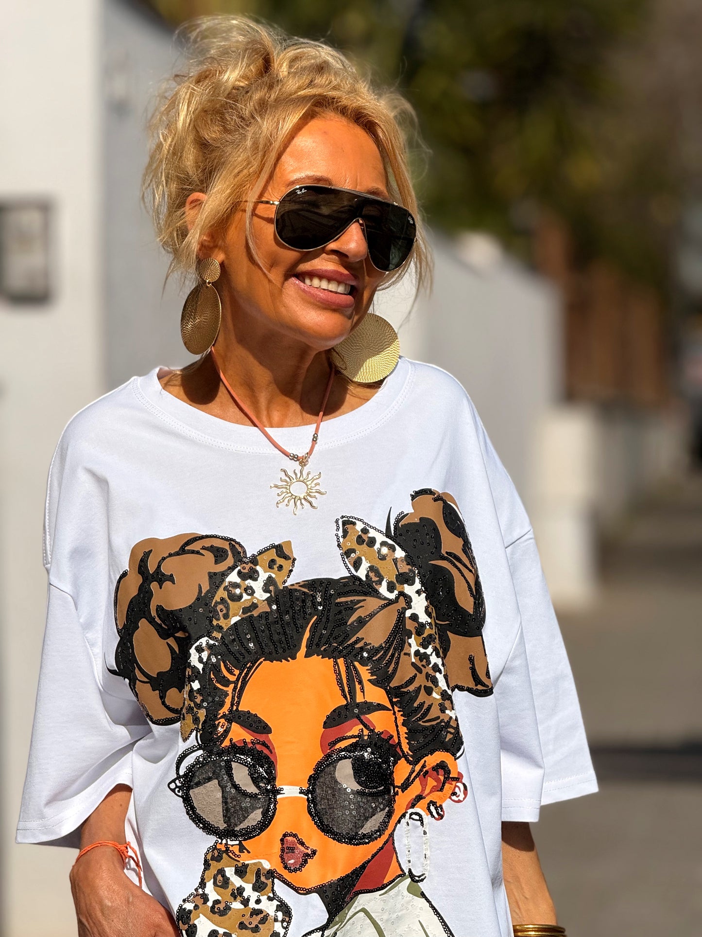 CAMISETA CON MUÑECA MULTICOLOR