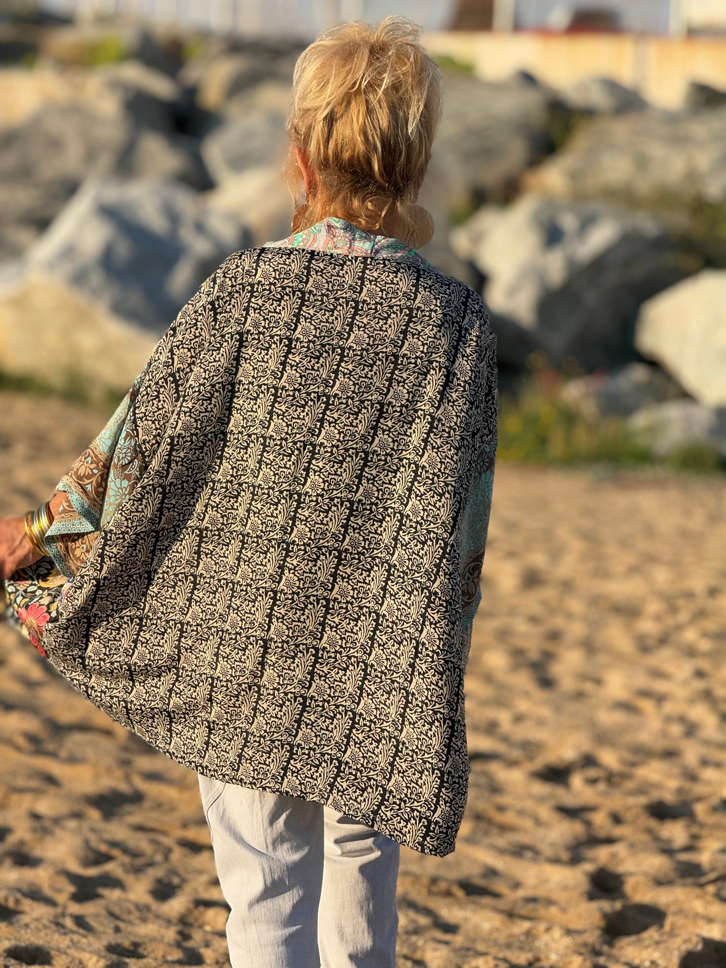 KIMONO CORTO ESTAMPADO MULTICOLOR