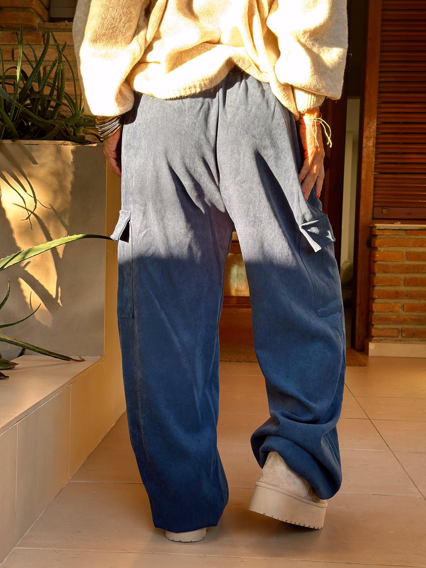 PANTALON TERCIOPELO ODESSA CON BOLSILLOS AZUL