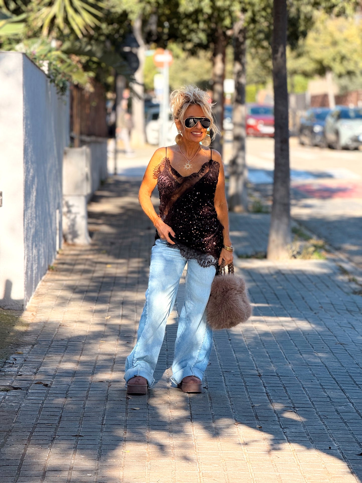 TOP LENTEJUELAS ASIMÉTRICA MARRÓN