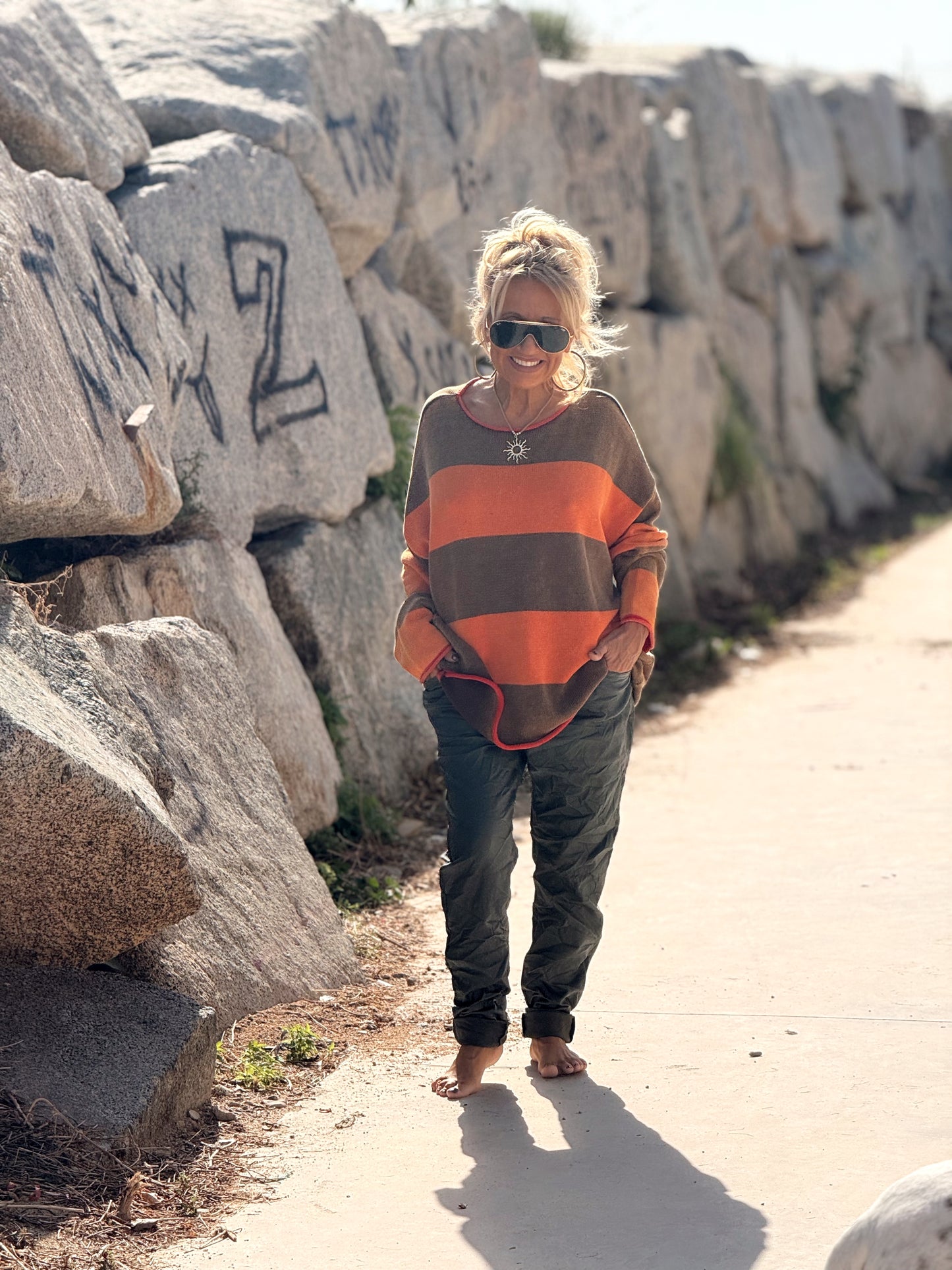 PANTALON CON GOMA ECOPIEL MULTICOLOR