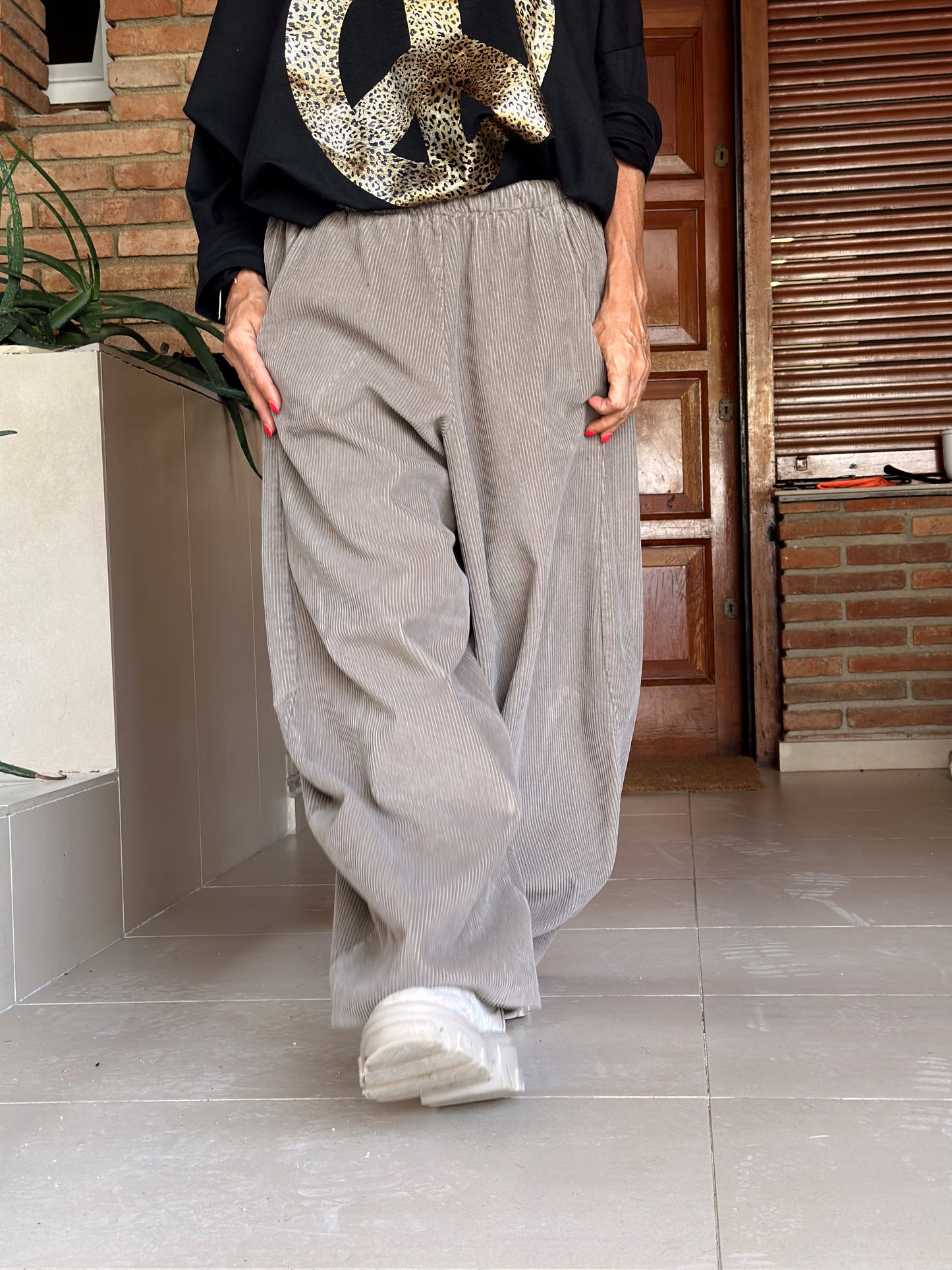 PANTALON  DE PANA OVERSIZE FIONA TOPO