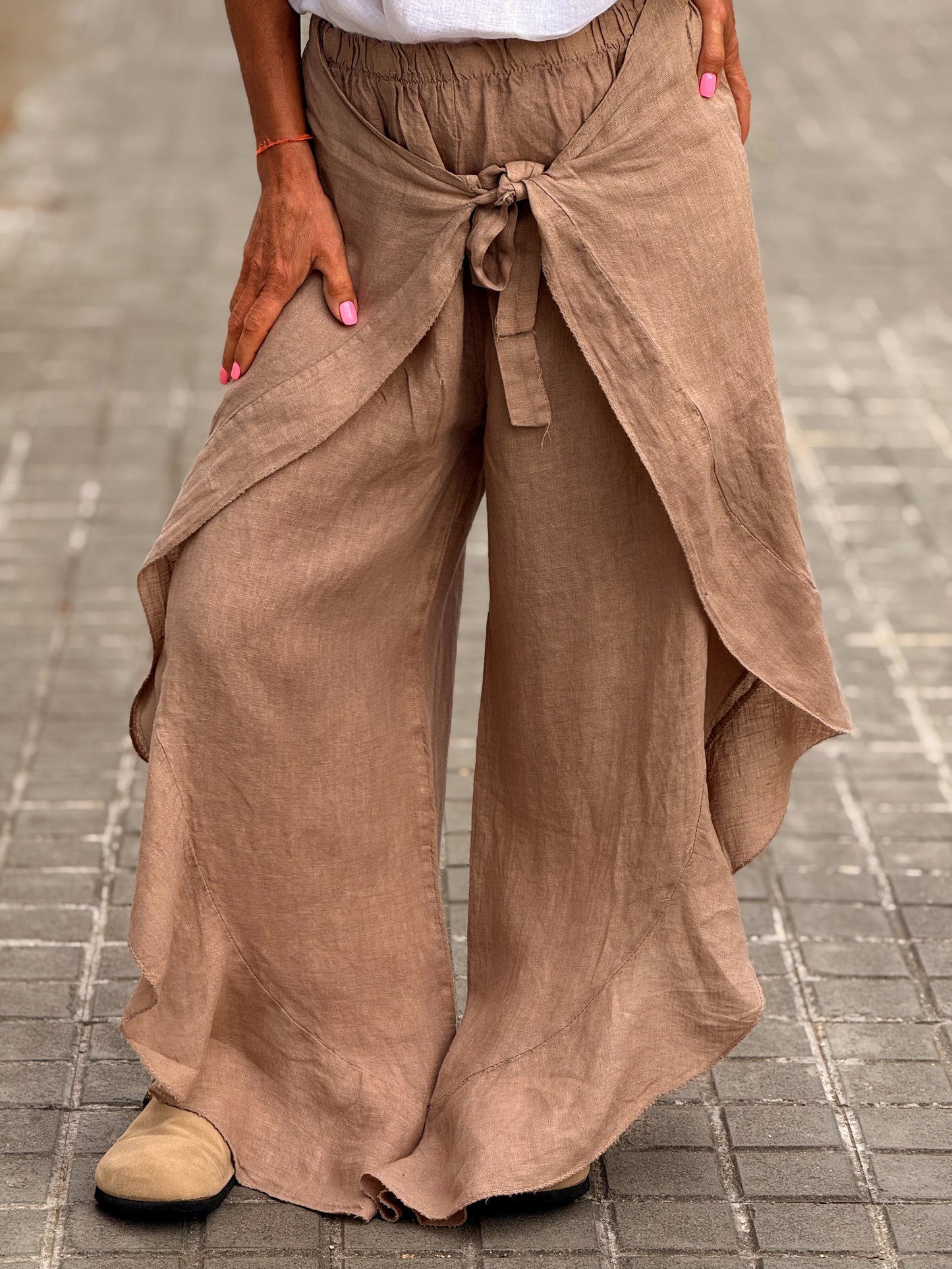 PANTALON CON NUDE LINO CAMEL