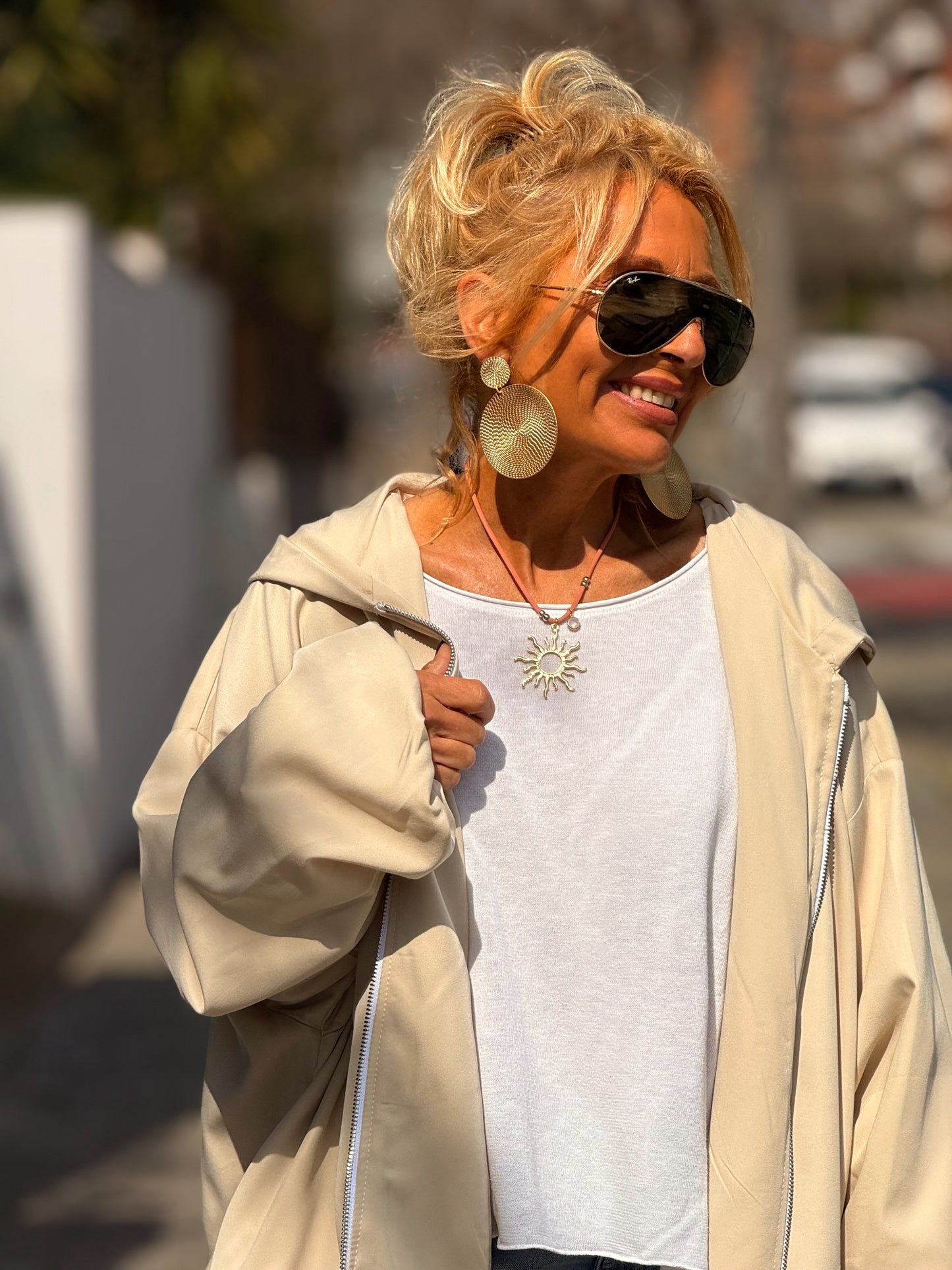 TRENCH OVERSIZE CON CAPUCHA MULTICOLOR