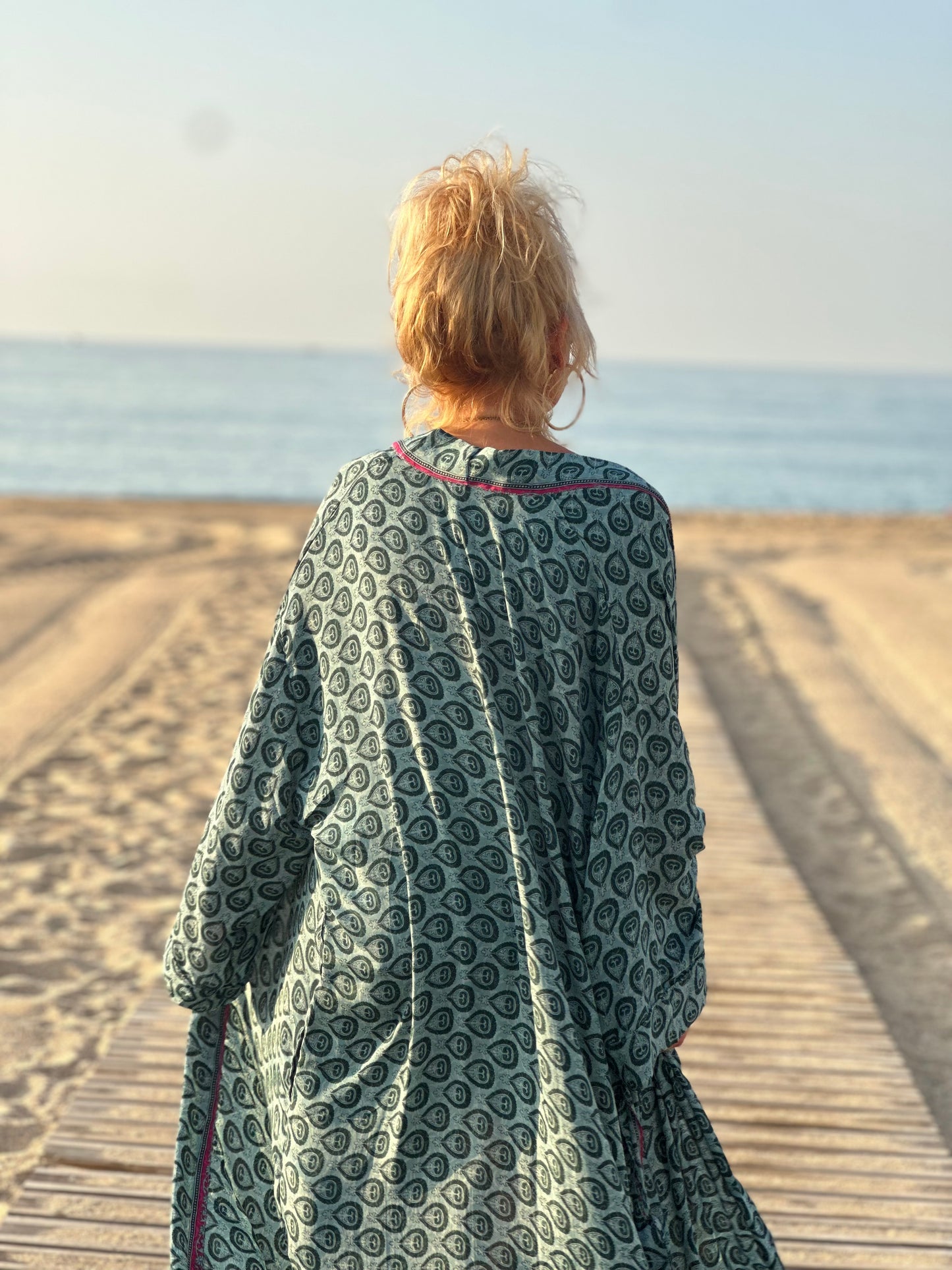 KIMONO OVERSIZE ESTAMPADO MANGA LARGA MULTICOLOR