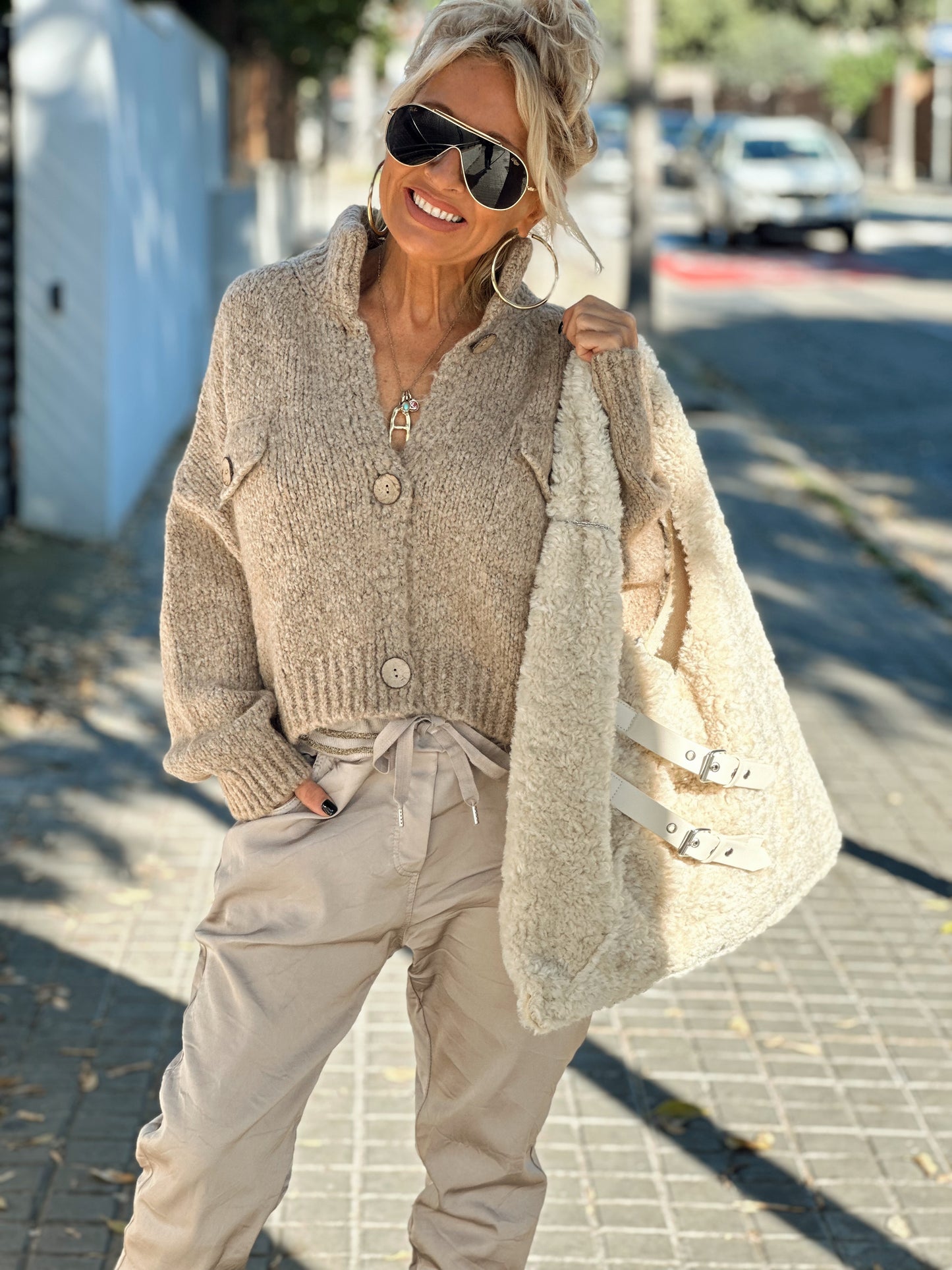 CHAQUETA DE PUNTO CROP-TOP BEIGE