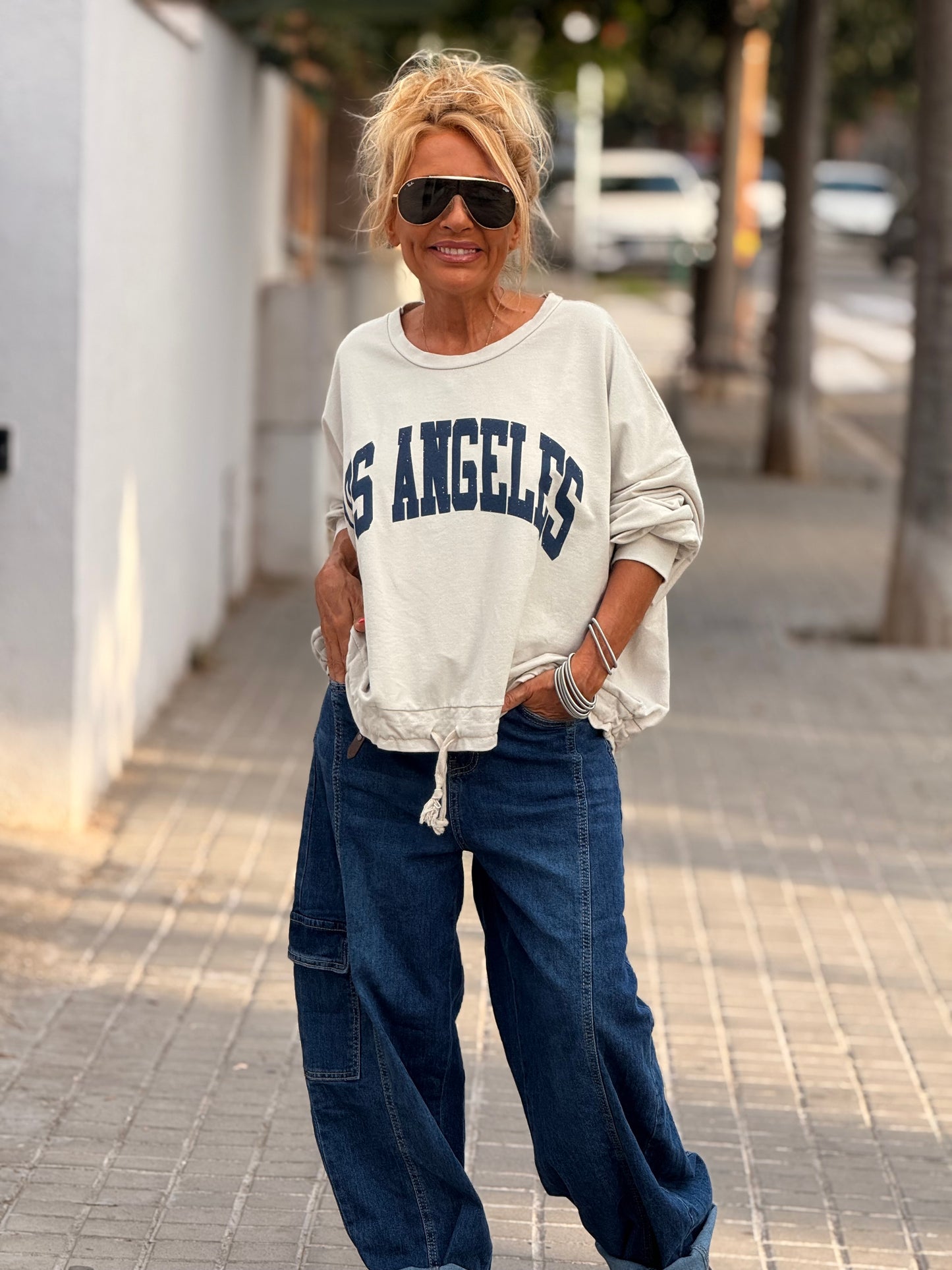 SUDADERA LOS ANGELES CON CORDÓN BEIGE
