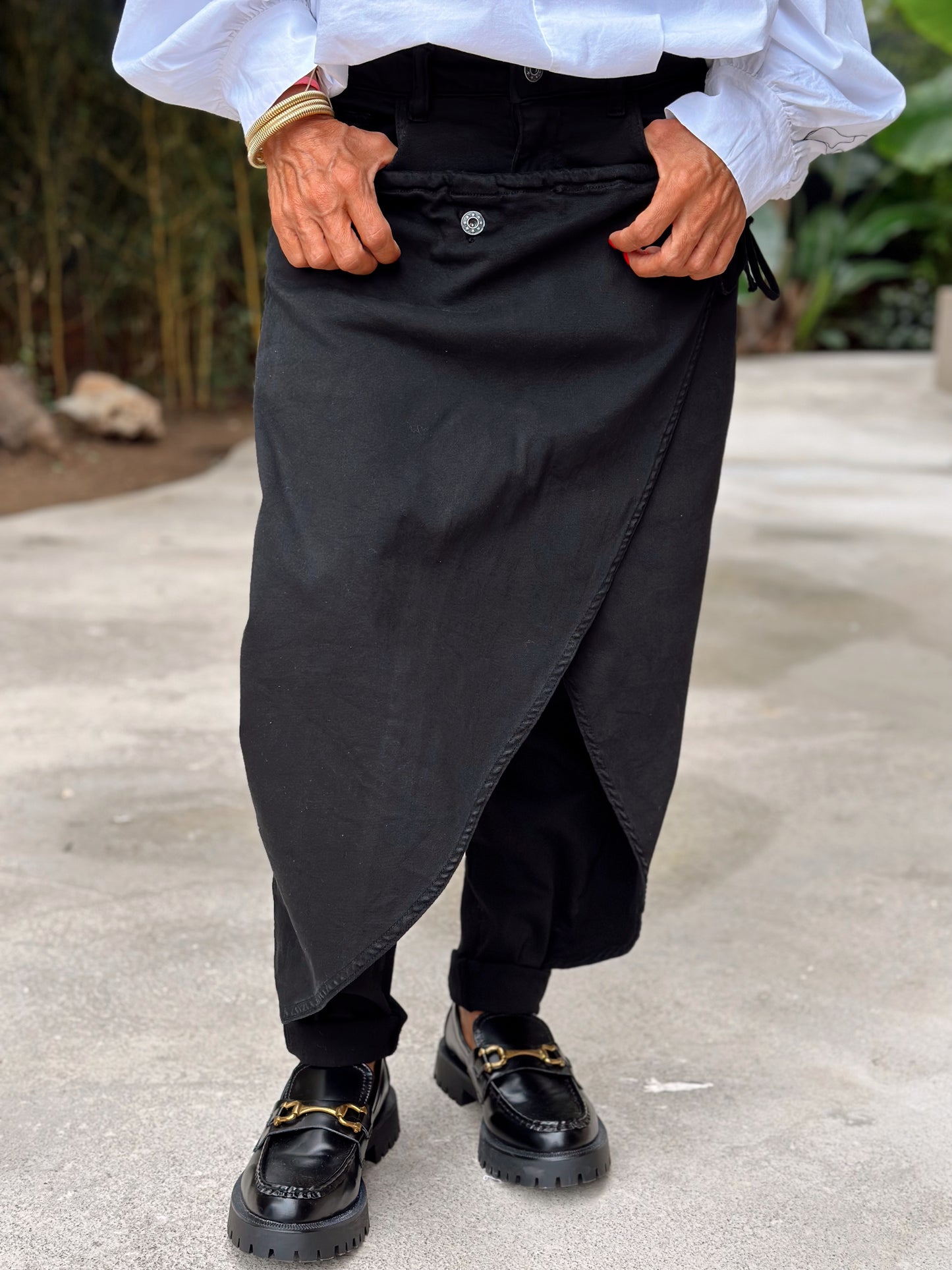 PANTALON DELANTAL NEGRO