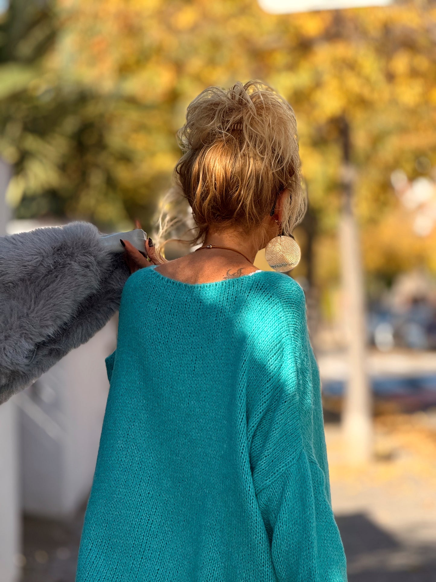 JERSEY SUPER OVERSIZE ASIMÉTRICO CON LENCERO MULTICOLOR