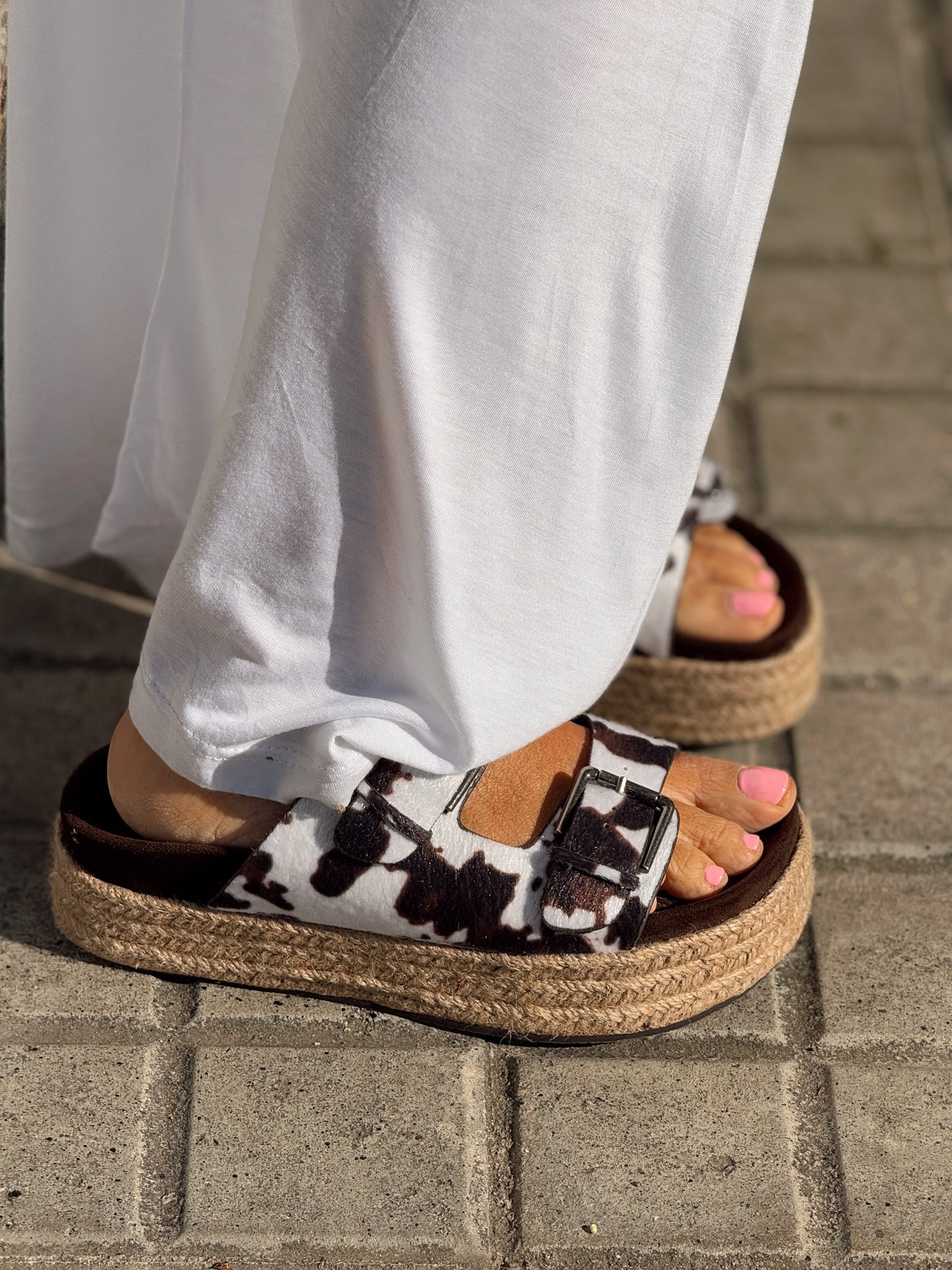 SANDALIAS PLATAFORMA VACA BLANCO-MARRÓN