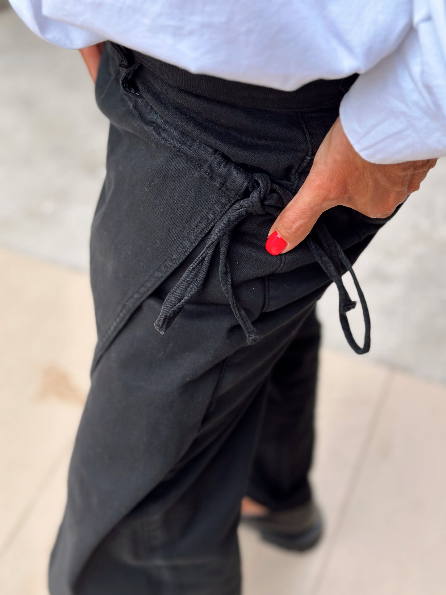 PANTALON DELANTAL NEGRO