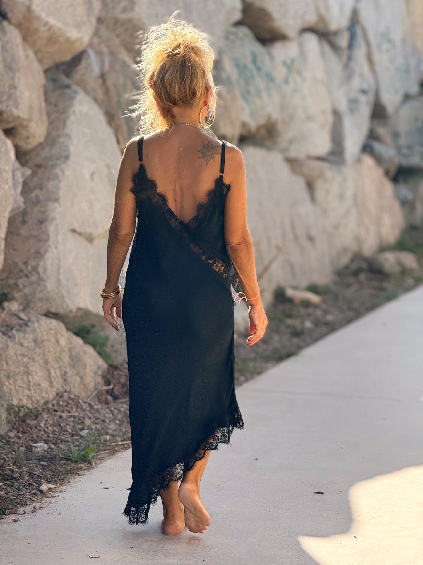 VESTIDO LENCERO ASIMÉTRICO MULTICOLOR