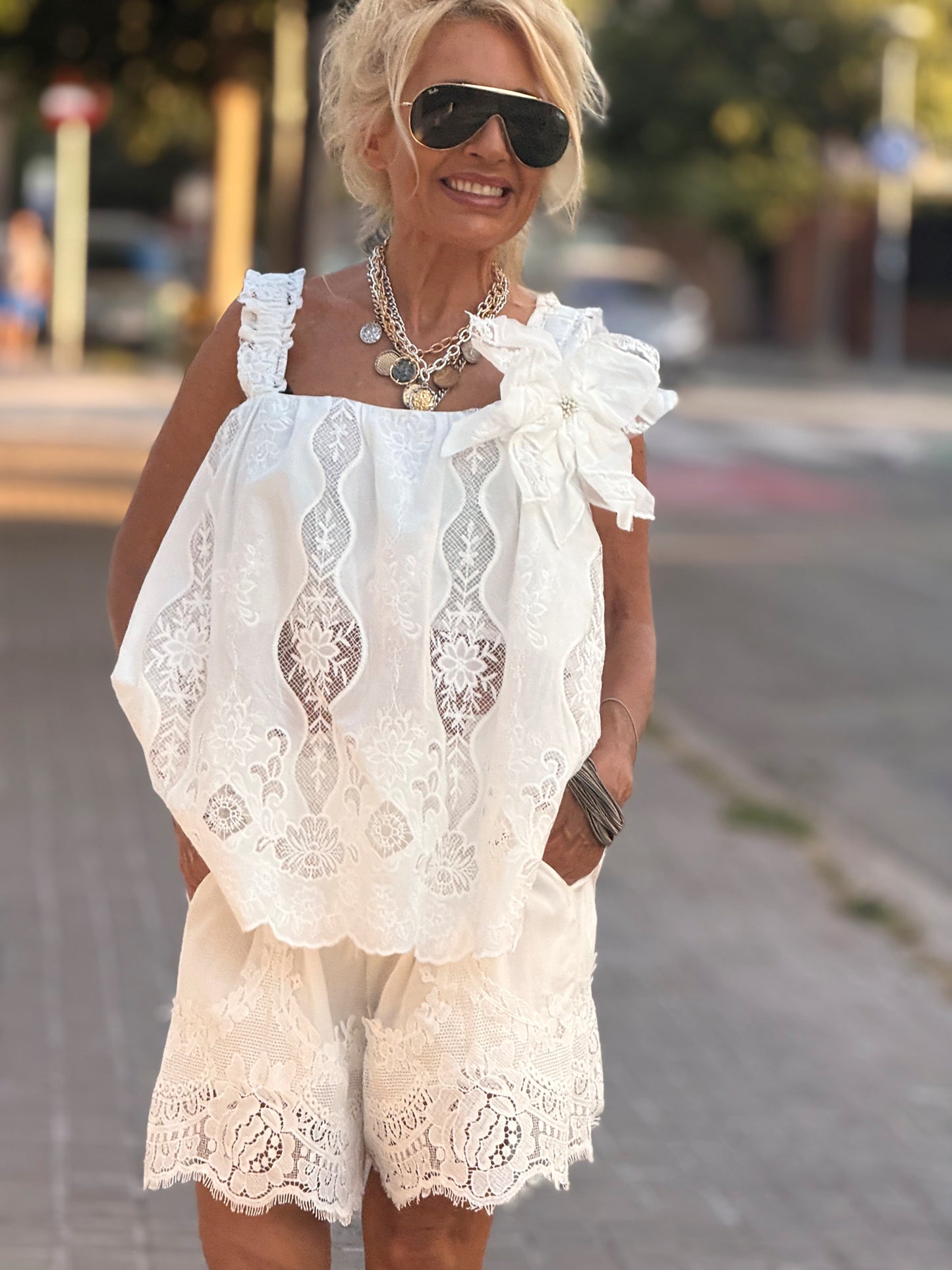 TOP LENCERO CON FLOR CHLOÉ BLANCO