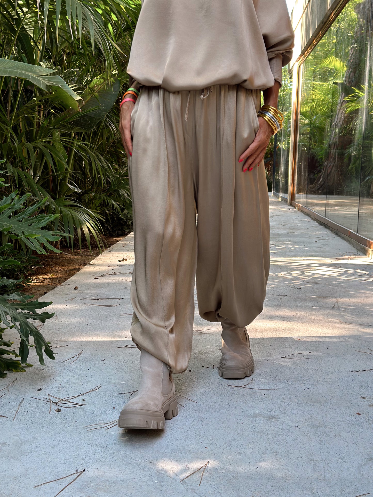 PANTALON LARGO BAGGY AVA DORADO