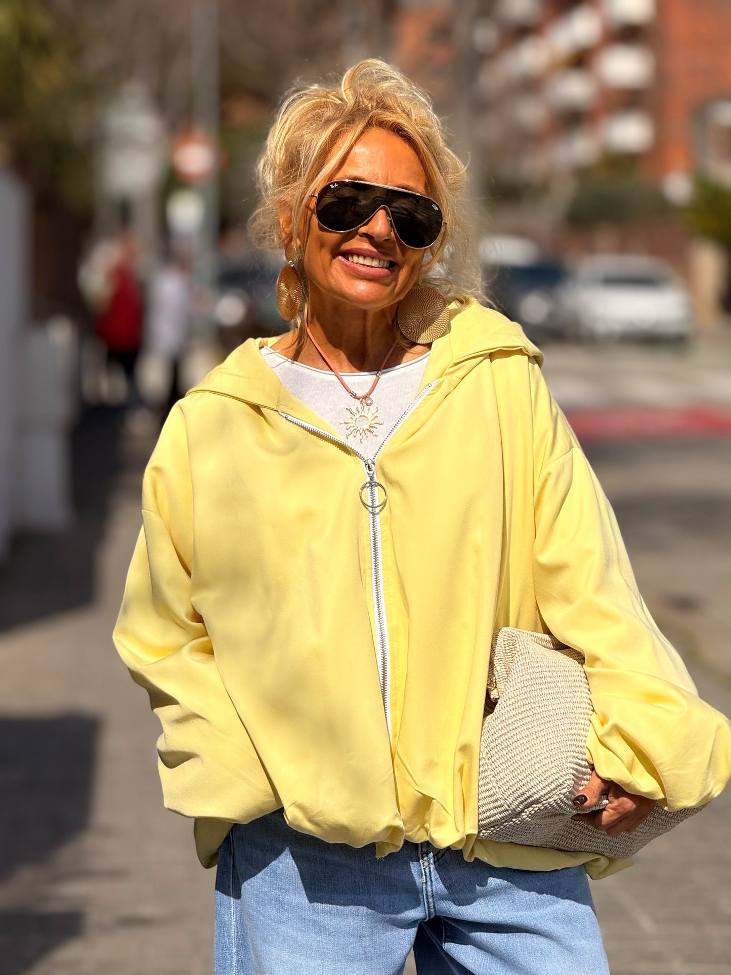 TRENCH OVERSIZE CON CAPUCHA MULTICOLOR