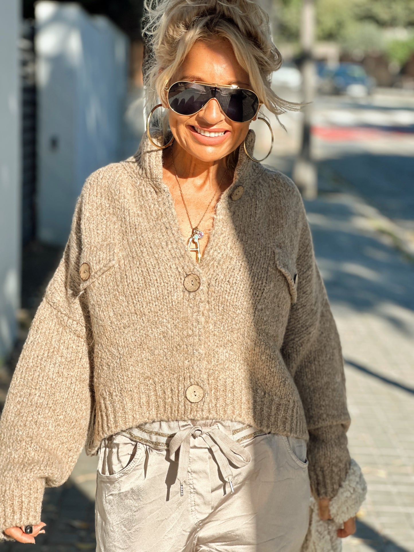 CHAQUETA DE PUNTO CROP-TOP BEIGE