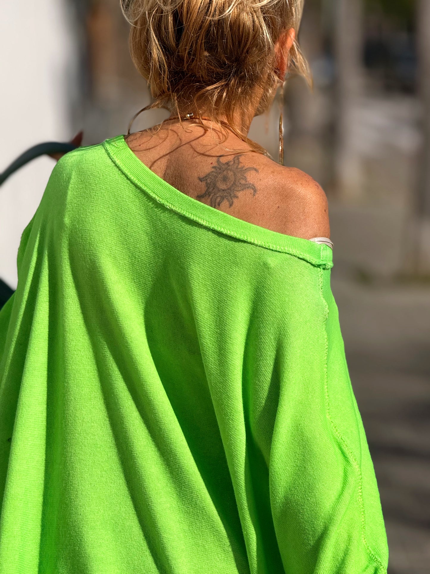 CAMISETA SUPER OVERSIZE SHILA NÉON MULTICOLOR