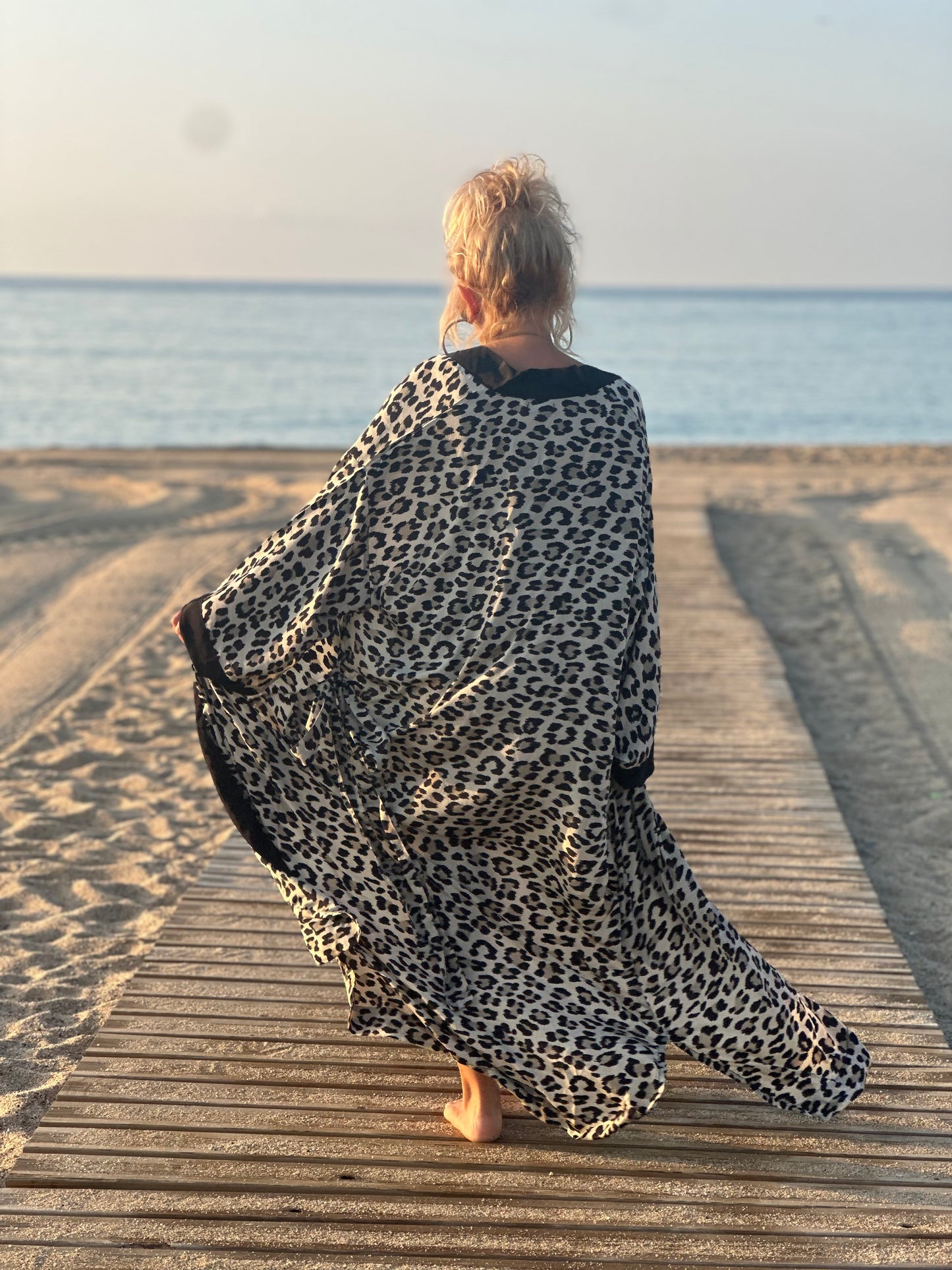 KIMONO  OVERSIZE ESTAMPADO MANGA LARGA ANIMAL PRINT