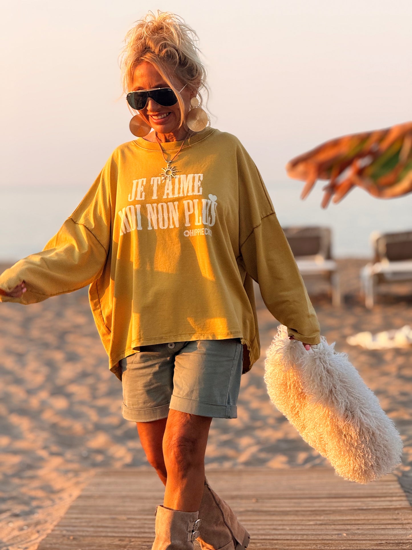 SUDADERA OVERSIZE JE T’AIME MOI NON PLUS MULTICOLOR