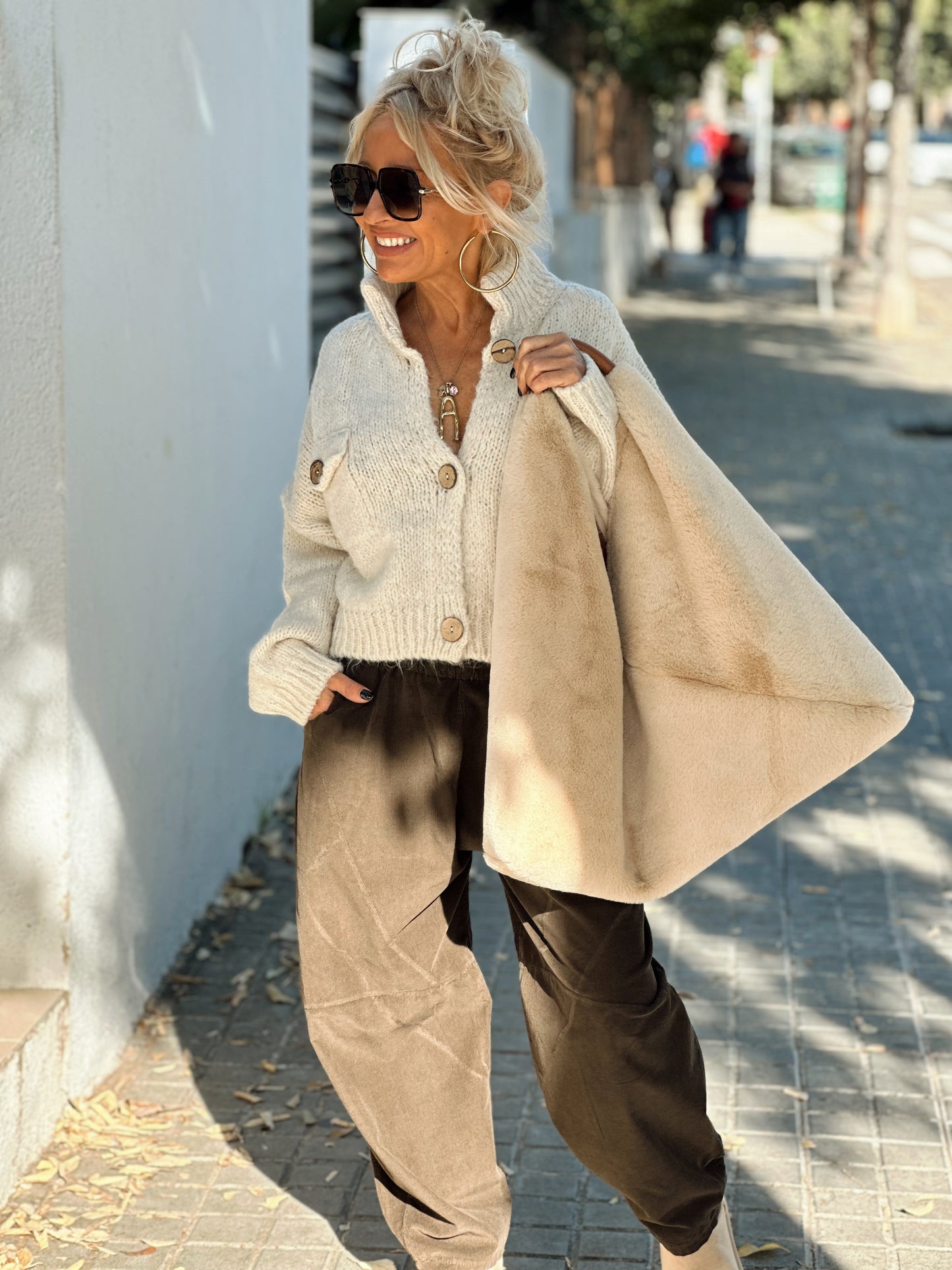 CHAQUETA DE PUNTO CROP-TOP CRUDO