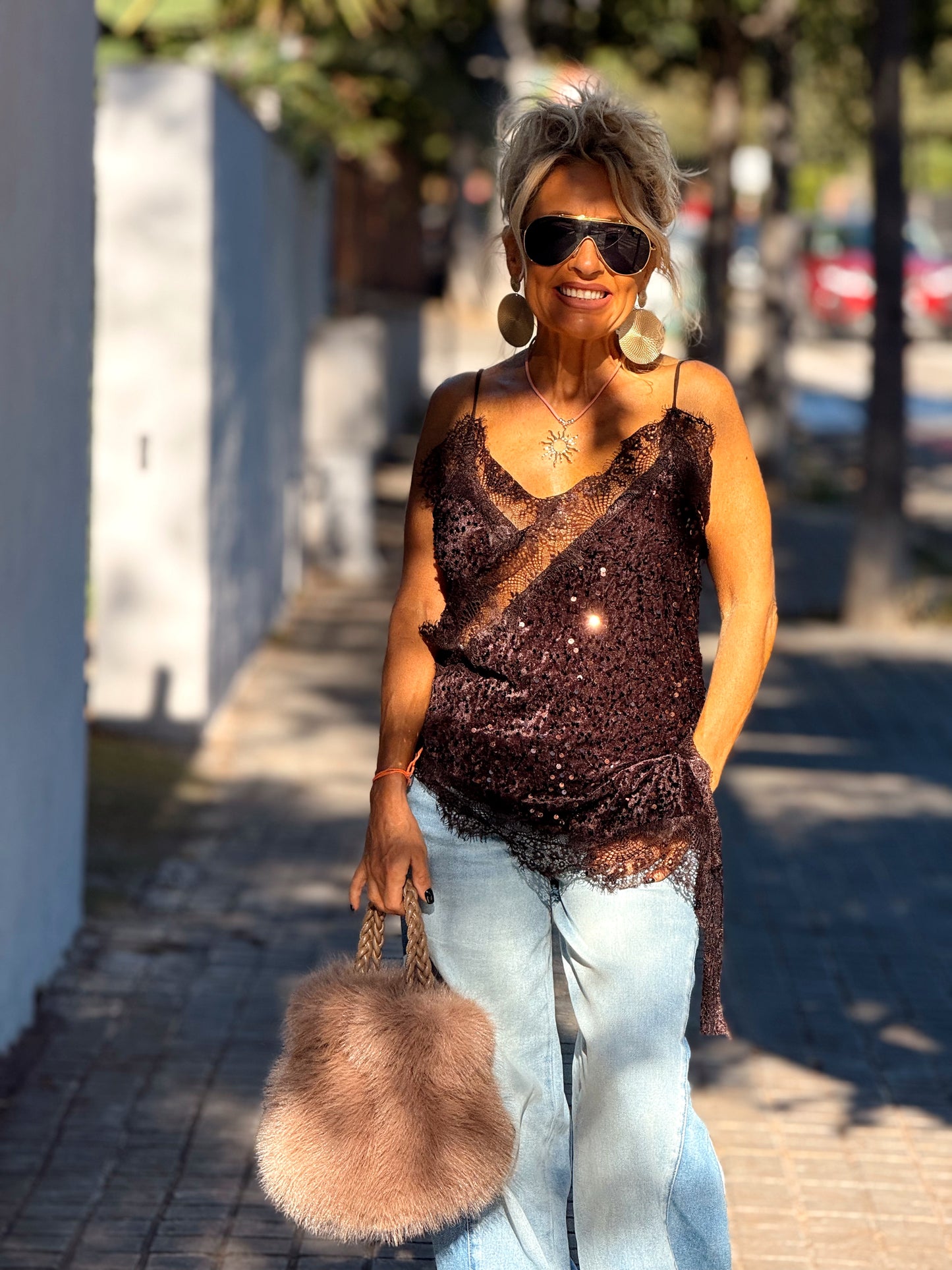 TOP LENTEJUELAS ASIMÉTRICA MARRÓN