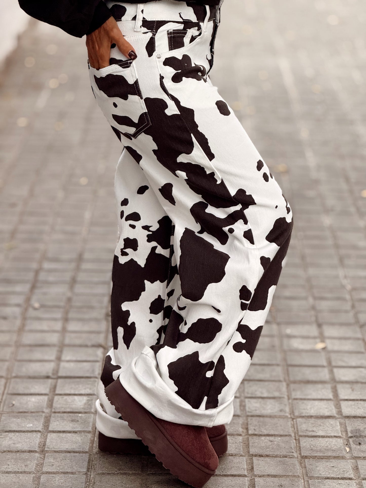 JEANS ESTAMPADO VACA MARRON