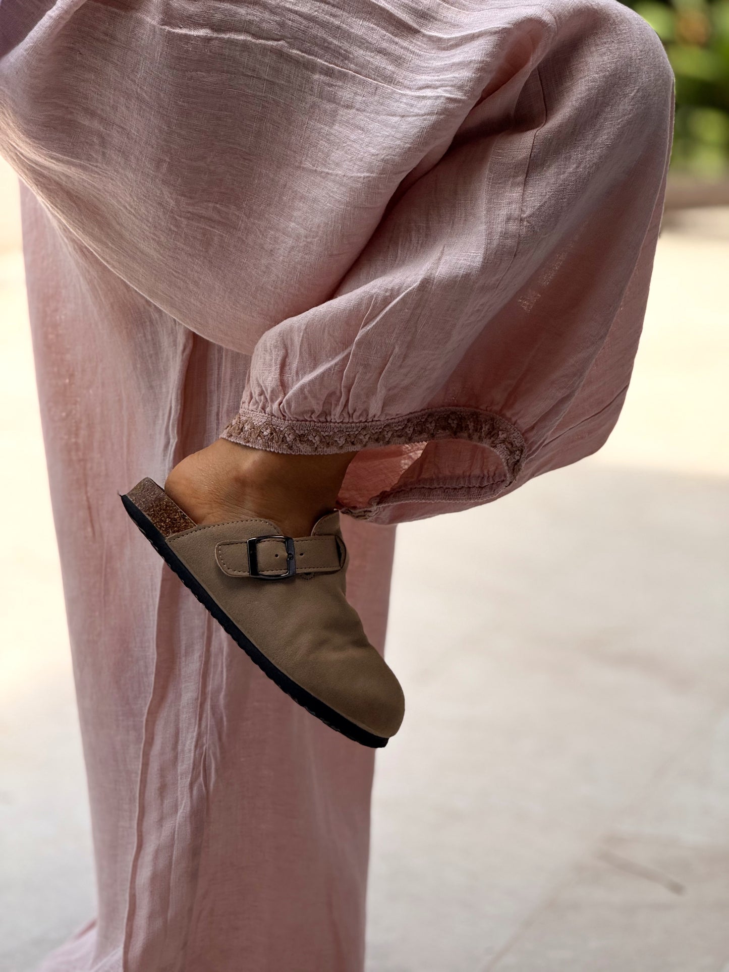PANTALON OVERSIZE CON ENCAJE MULTICOLOR