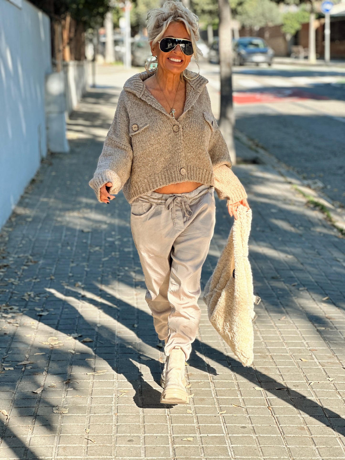 CHAQUETA DE PUNTO CROP-TOP BEIGE