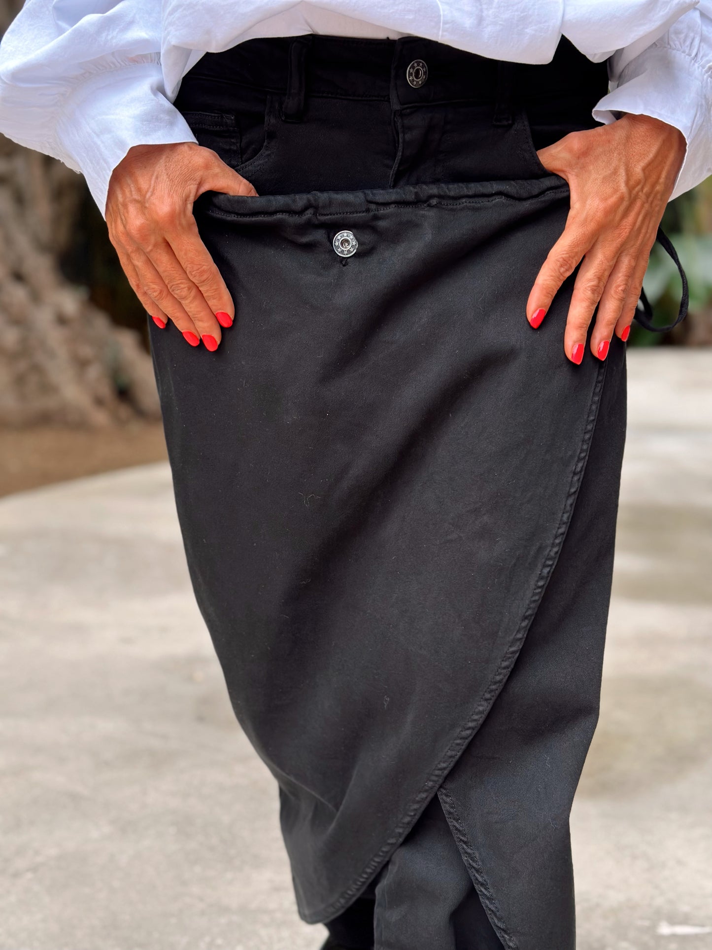 PANTALON DELANTAL NEGRO