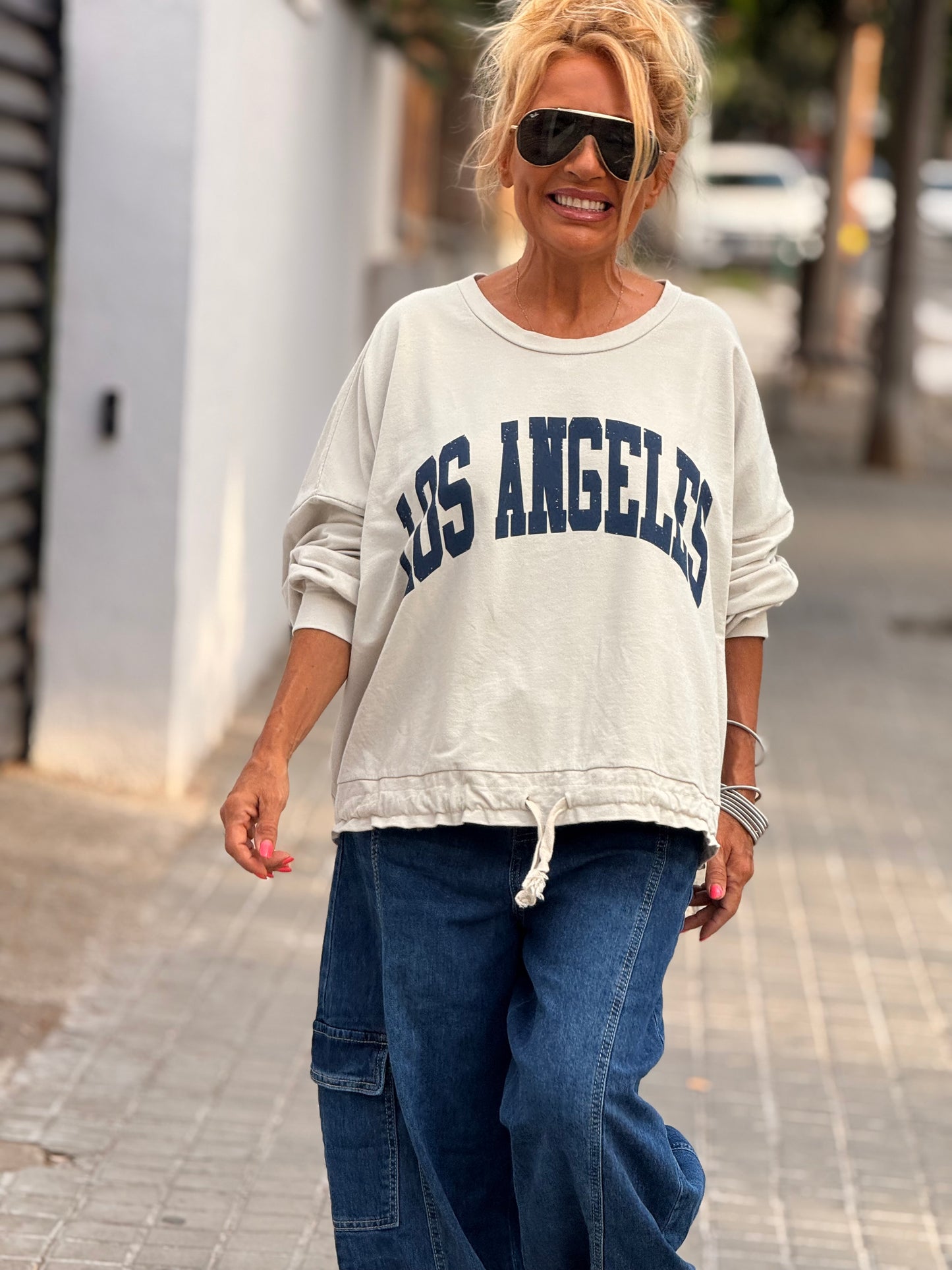 SUDADERA LOS ANGELES CON CORDÓN BEIGE