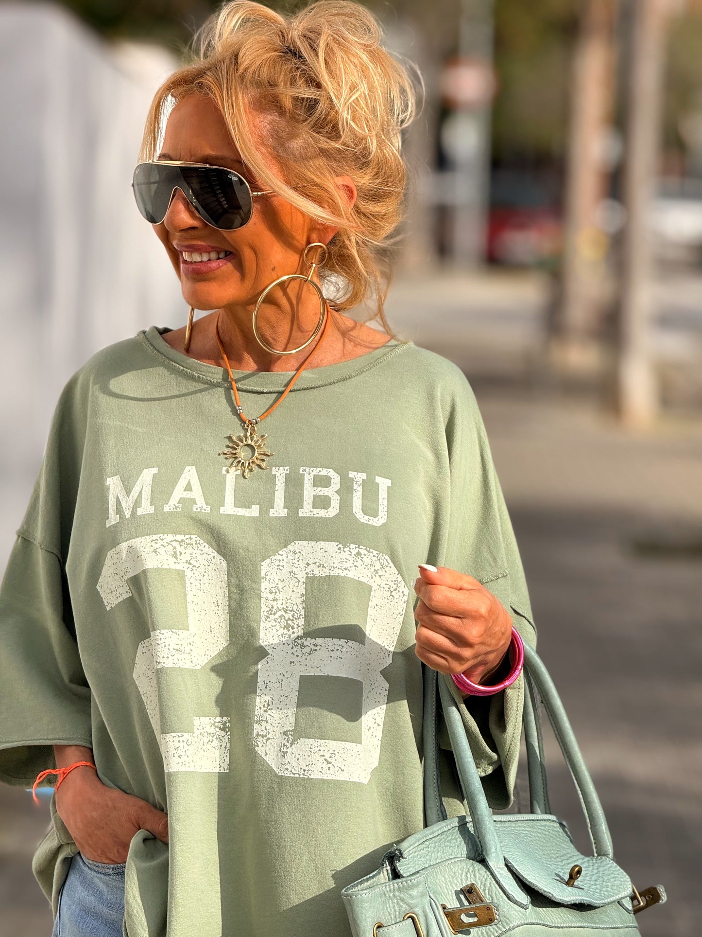 CAMISETA SUPER OVERSIZE DESGASTADA MALIBU MULTICOLOR