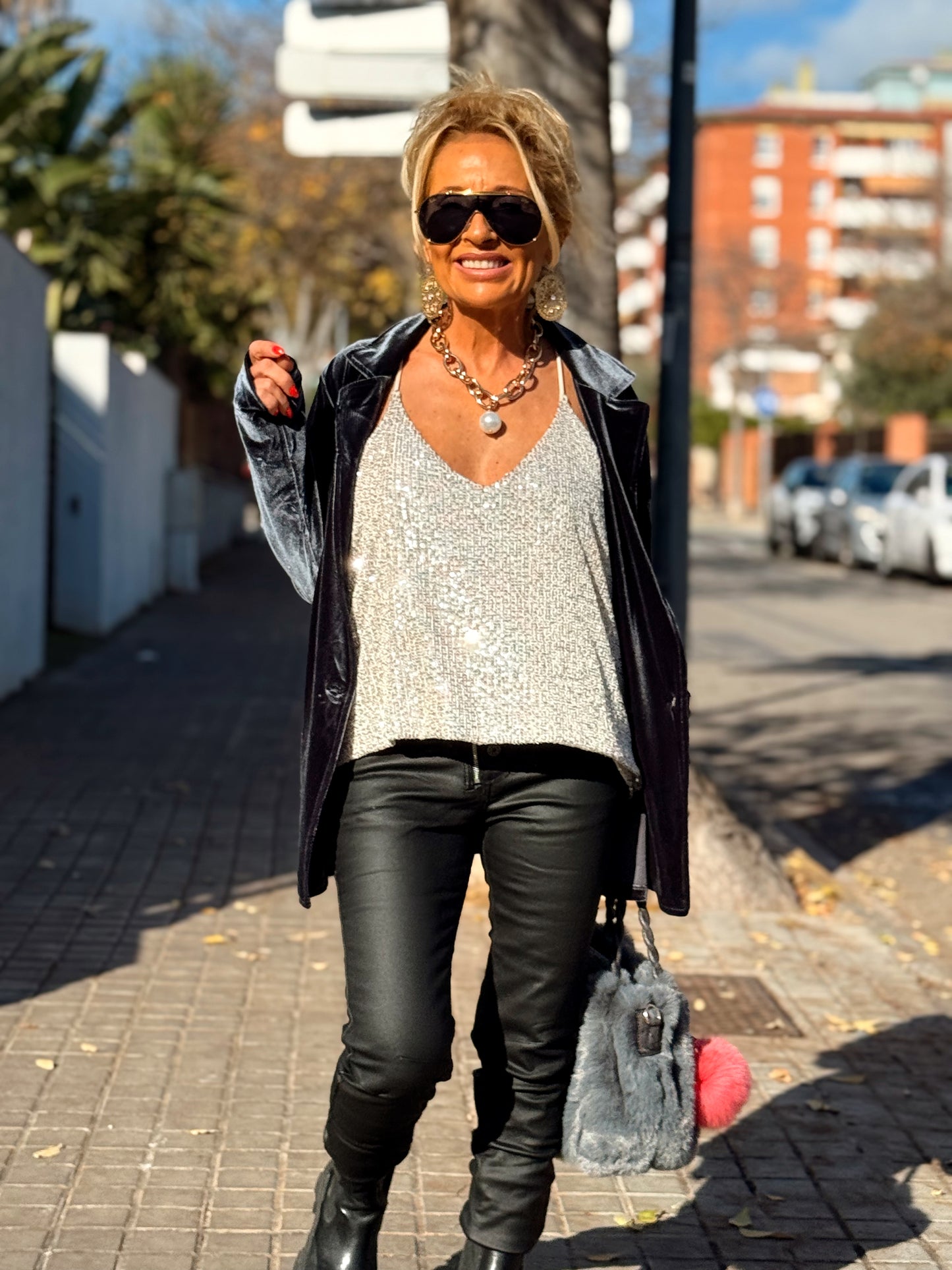 AMERICANA CON BOTONE TERCIOPELO GRIS