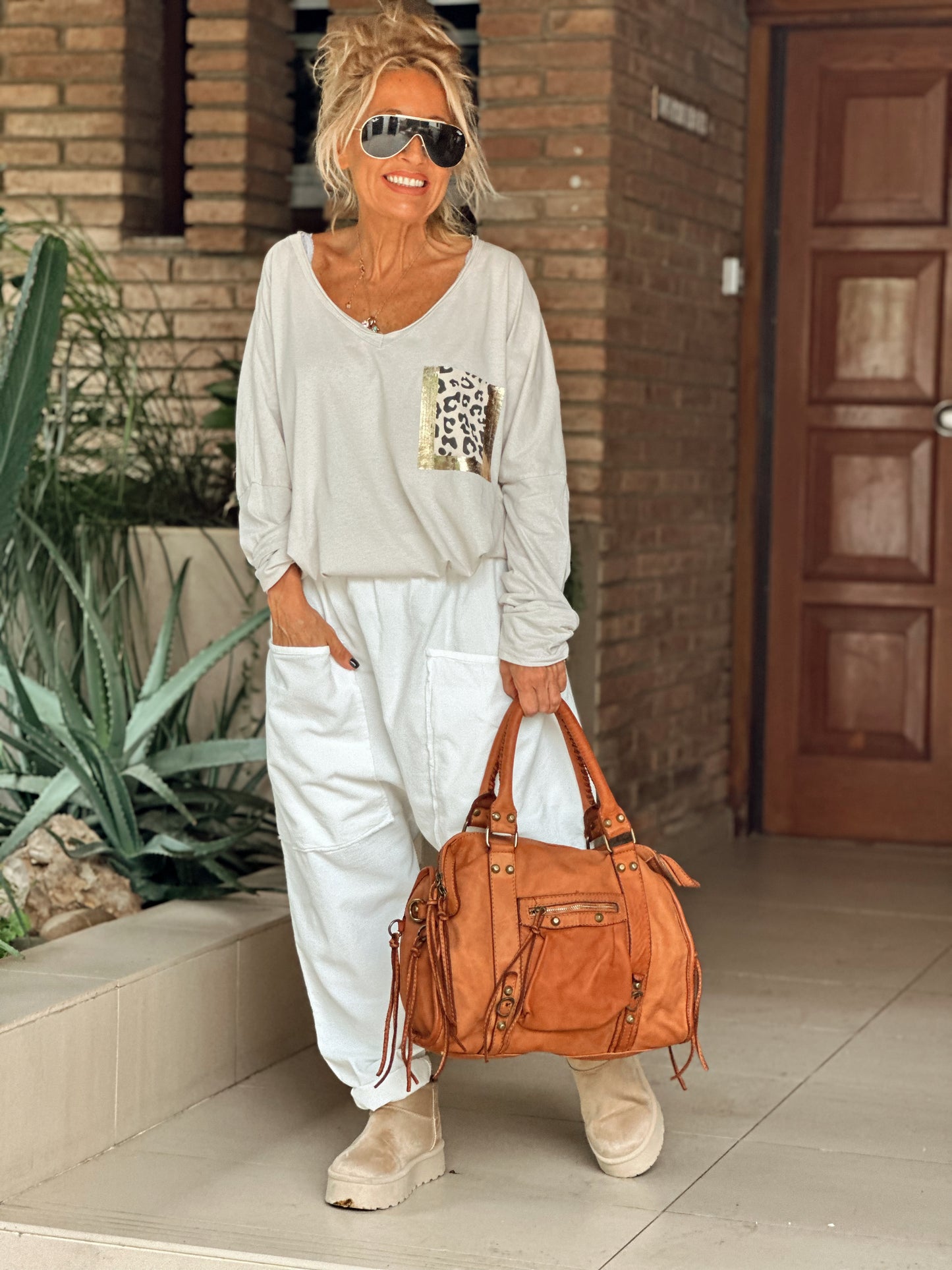 CAMISETA OVERSIZE CON BOLSILLO ANIMAL PRINT BEIGE