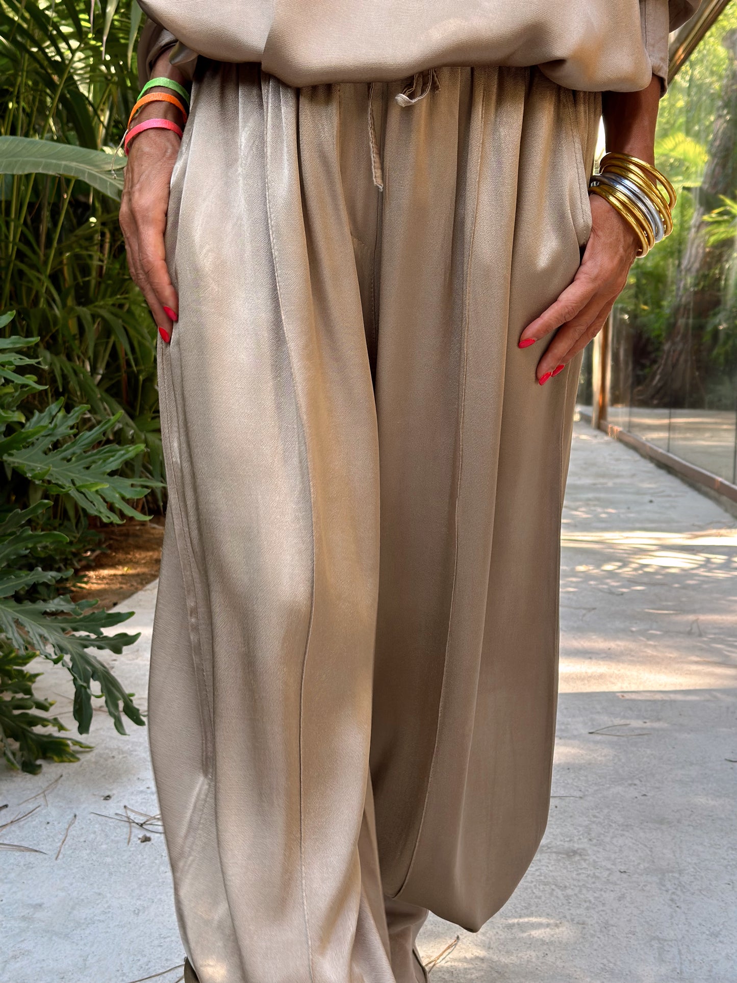 PANTALON LARGO BAGGY AVA DORADO