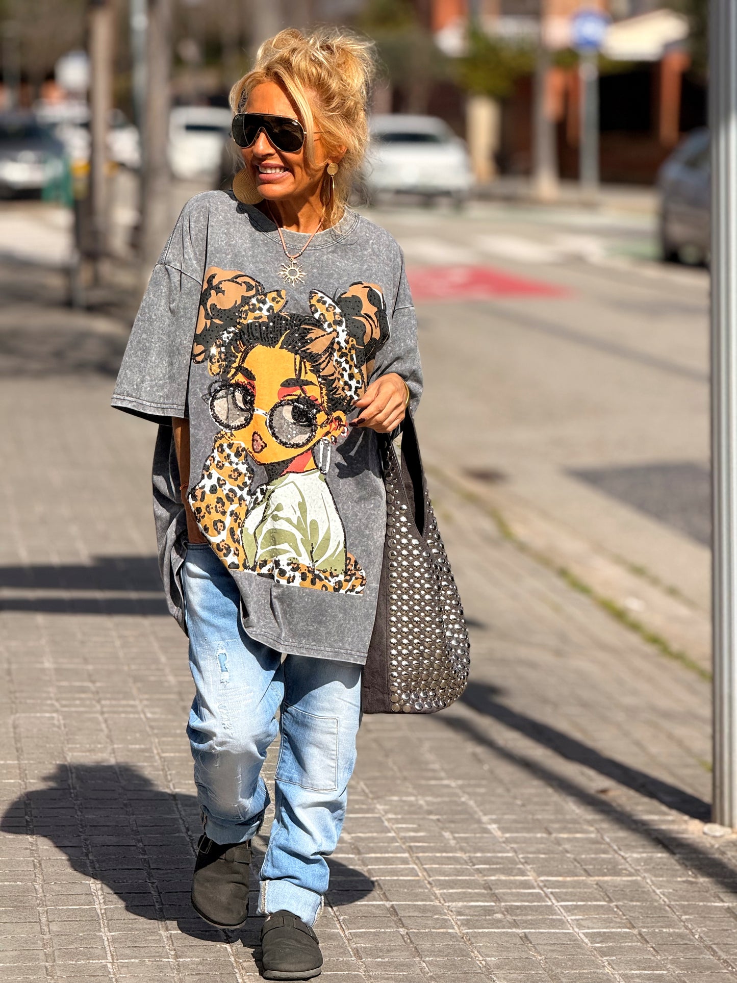 CAMISETA CON MUÑECA MULTICOLOR