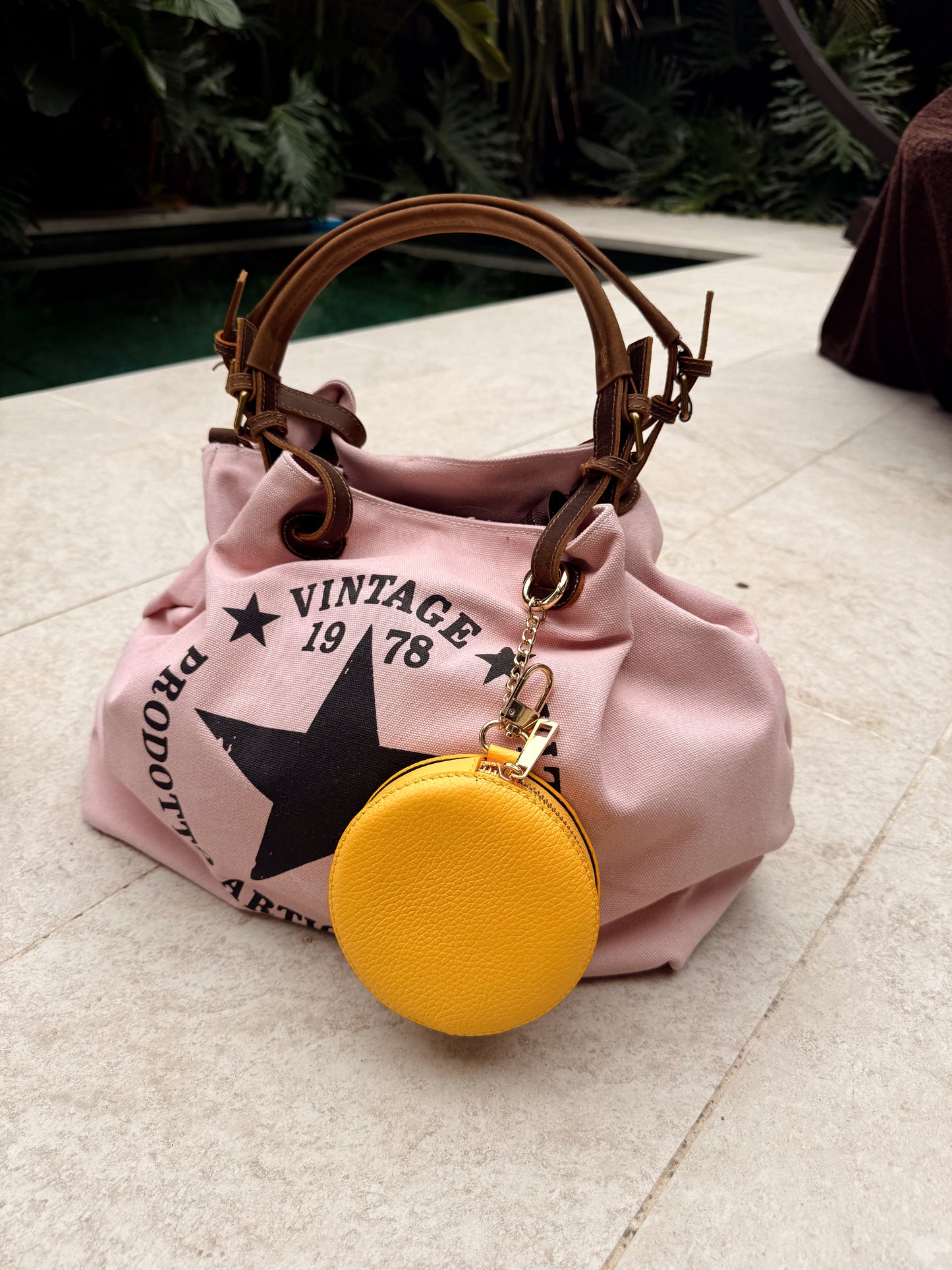 MONEDERO-LLAVERO REDONDO POLIPIEL MULTICOLOR