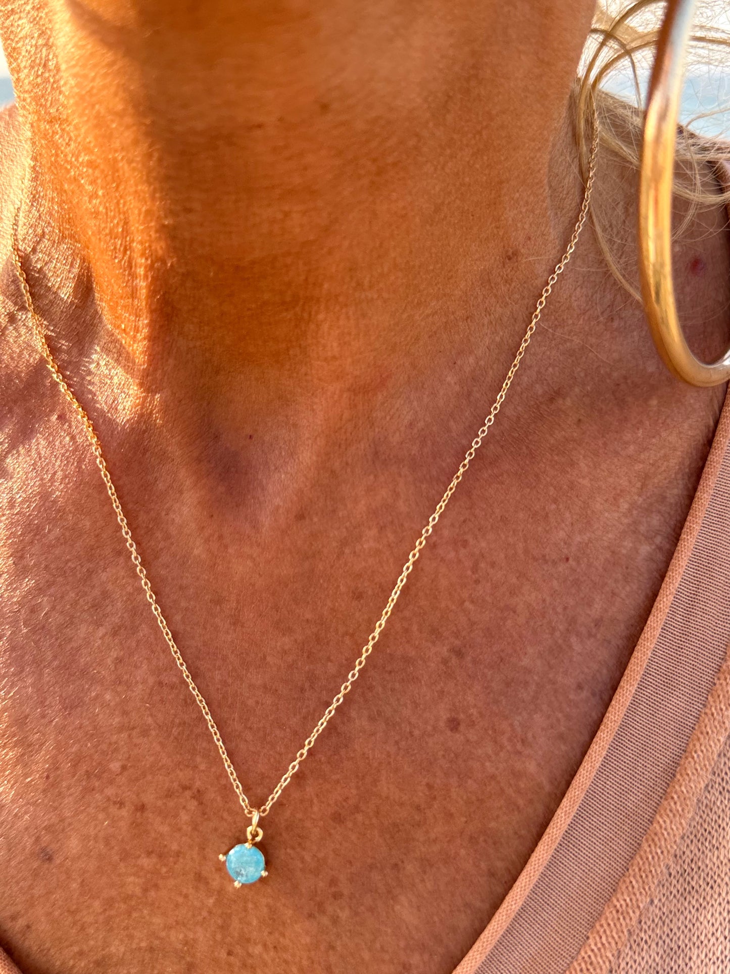 COLLAR BRILLANTE MULTICOLOR